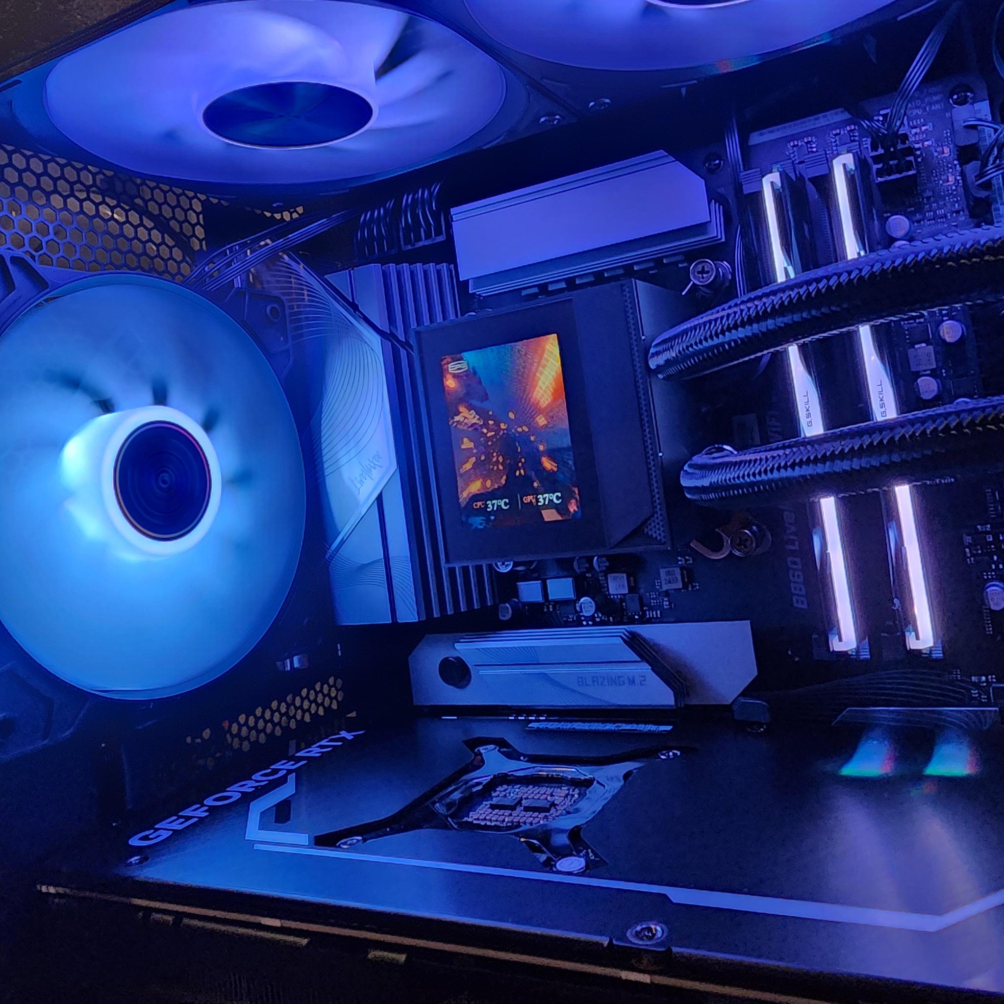RTX 4080 SUPER / Intel Core Ultra 9 285 / 32GB DDR5 RAM / 1TB NVMe SSD
