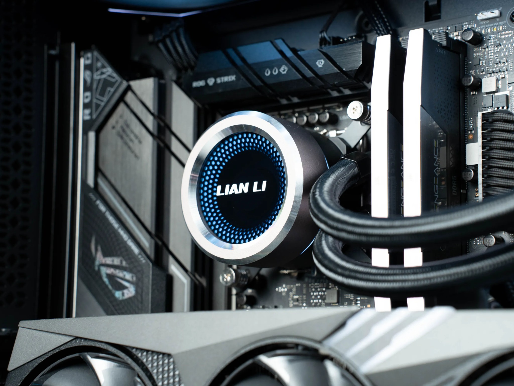 (RTX 4070 Ti 12gb | Intel Core i7-13700K | 32gb DDR5 | 2tb SSD)