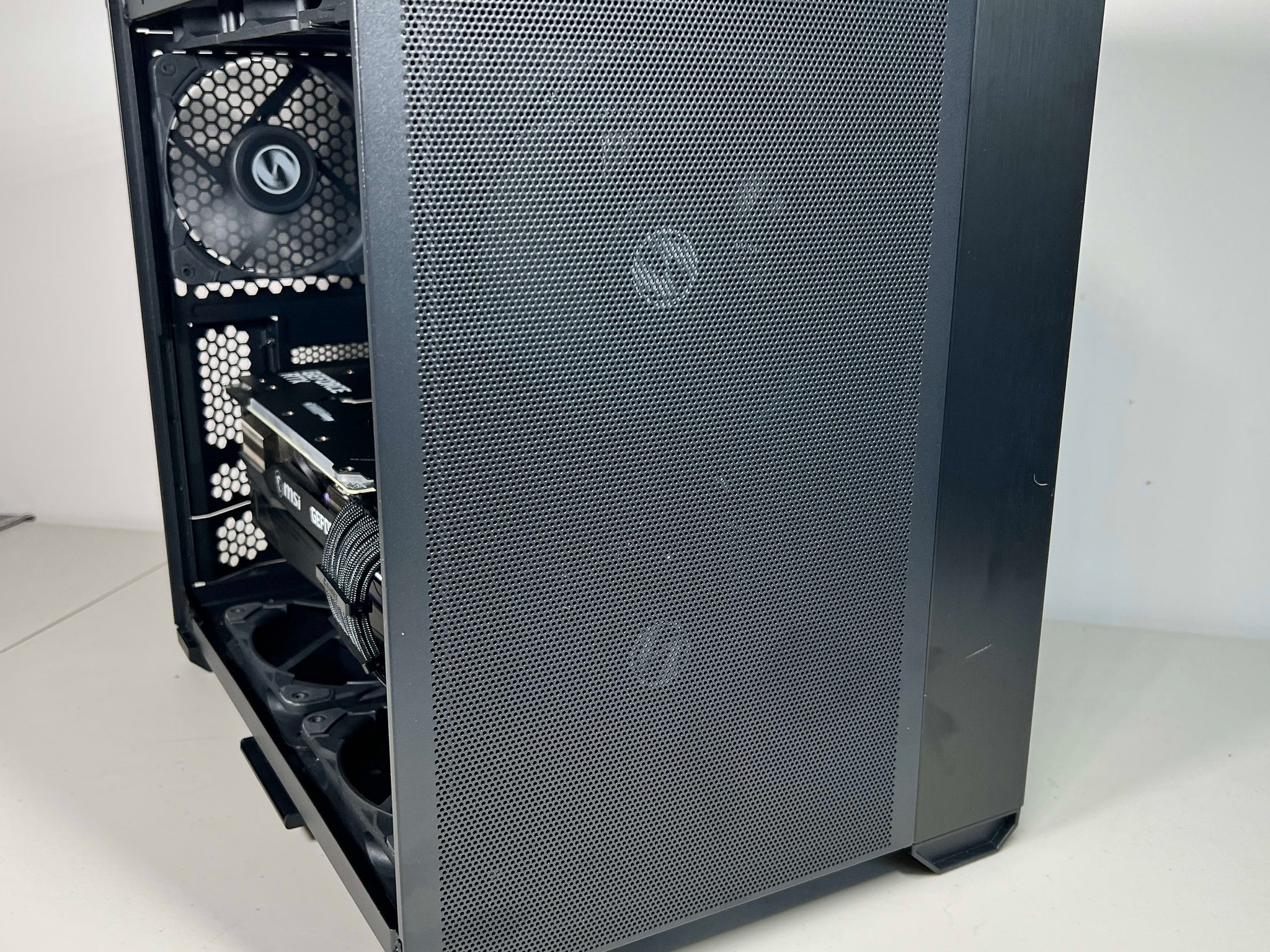 Stealthy - Ryzen 9 5900X | RTX 3090 Gaming PC