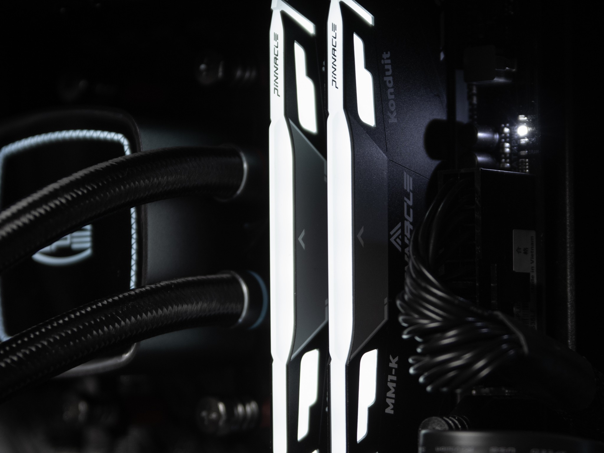 “Predarc” RX 7700 XT 32GB Ryzen 7 Windows 11 1TB Gaming PC Powerhouse
