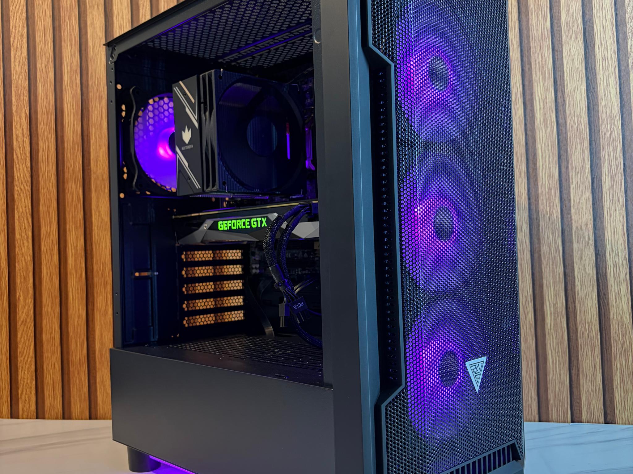 GTX 1080 | I5 7400 | 16GB DDR4 | 500GB SSD