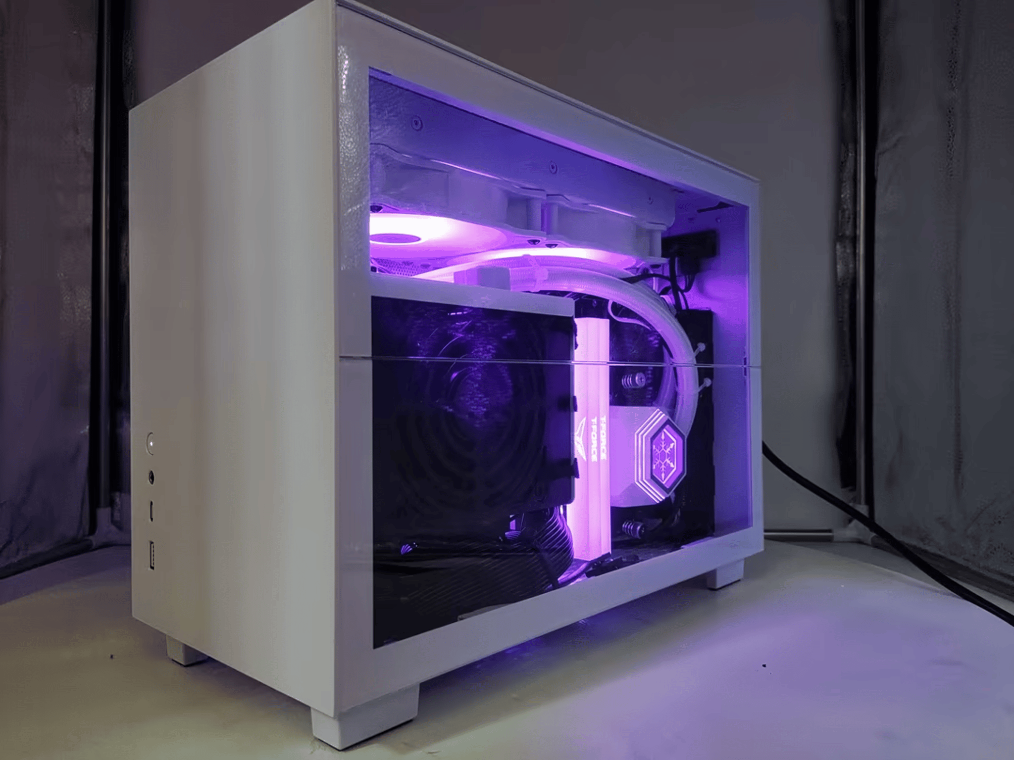 Compact Monster Q58! | 5700G | 6700XT | 2x8GB 3200MHz Ram | 1TB PCIE 3.0 NVME | 240mm AIO
