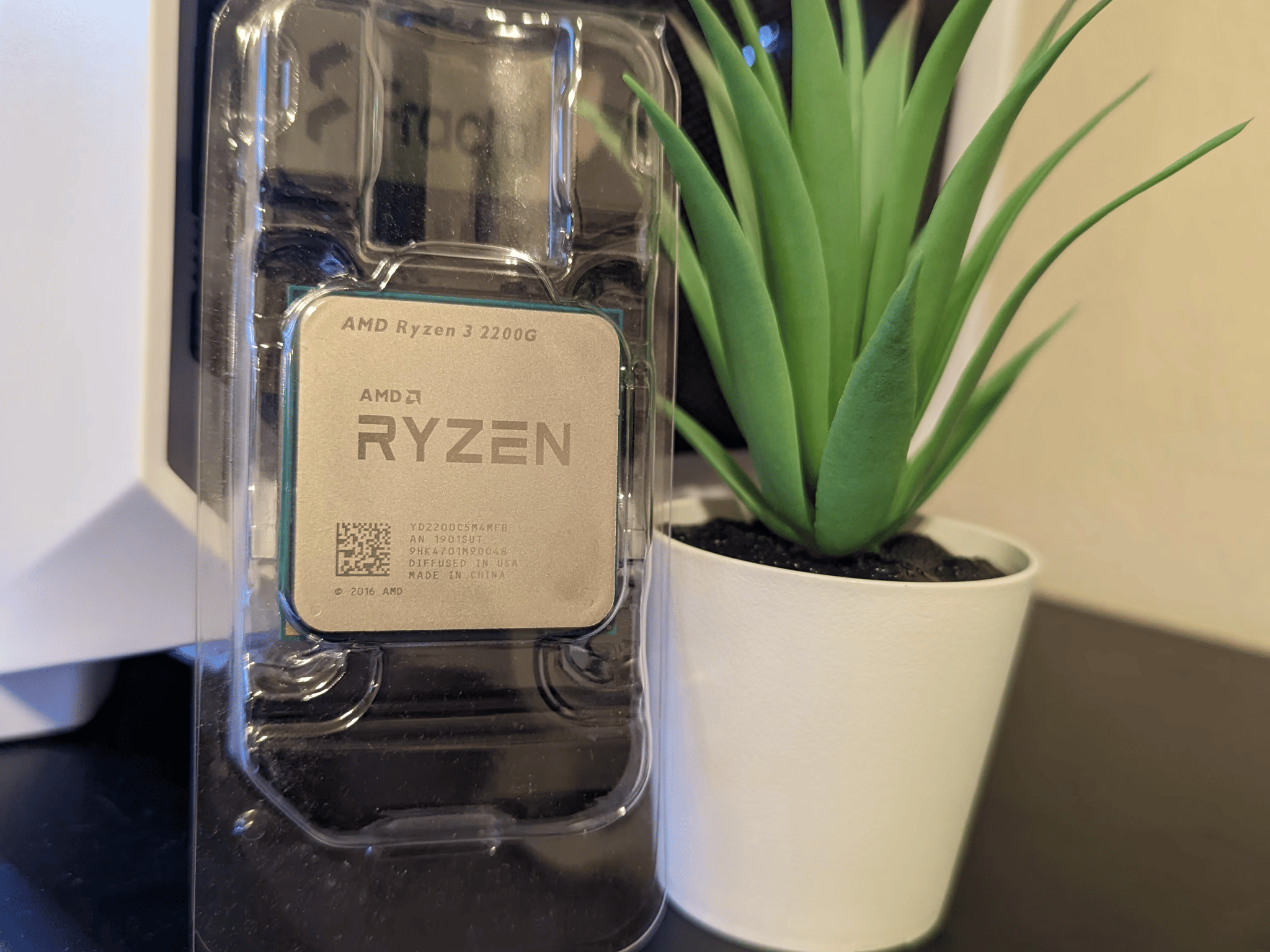 Used AMD Ryzen 3 2200G CPU with cooler