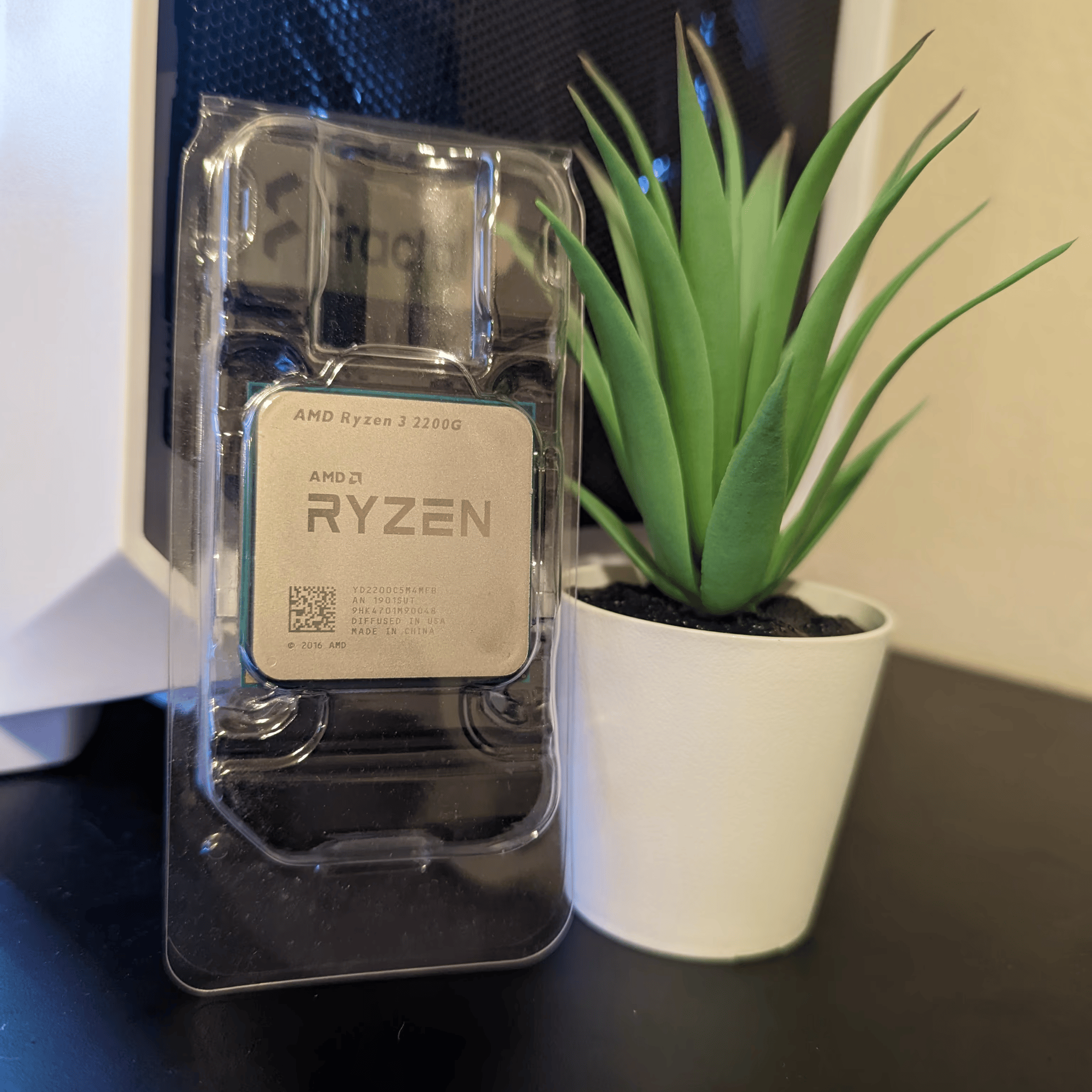 Used AMD Ryzen 3 2200G CPU with cooler