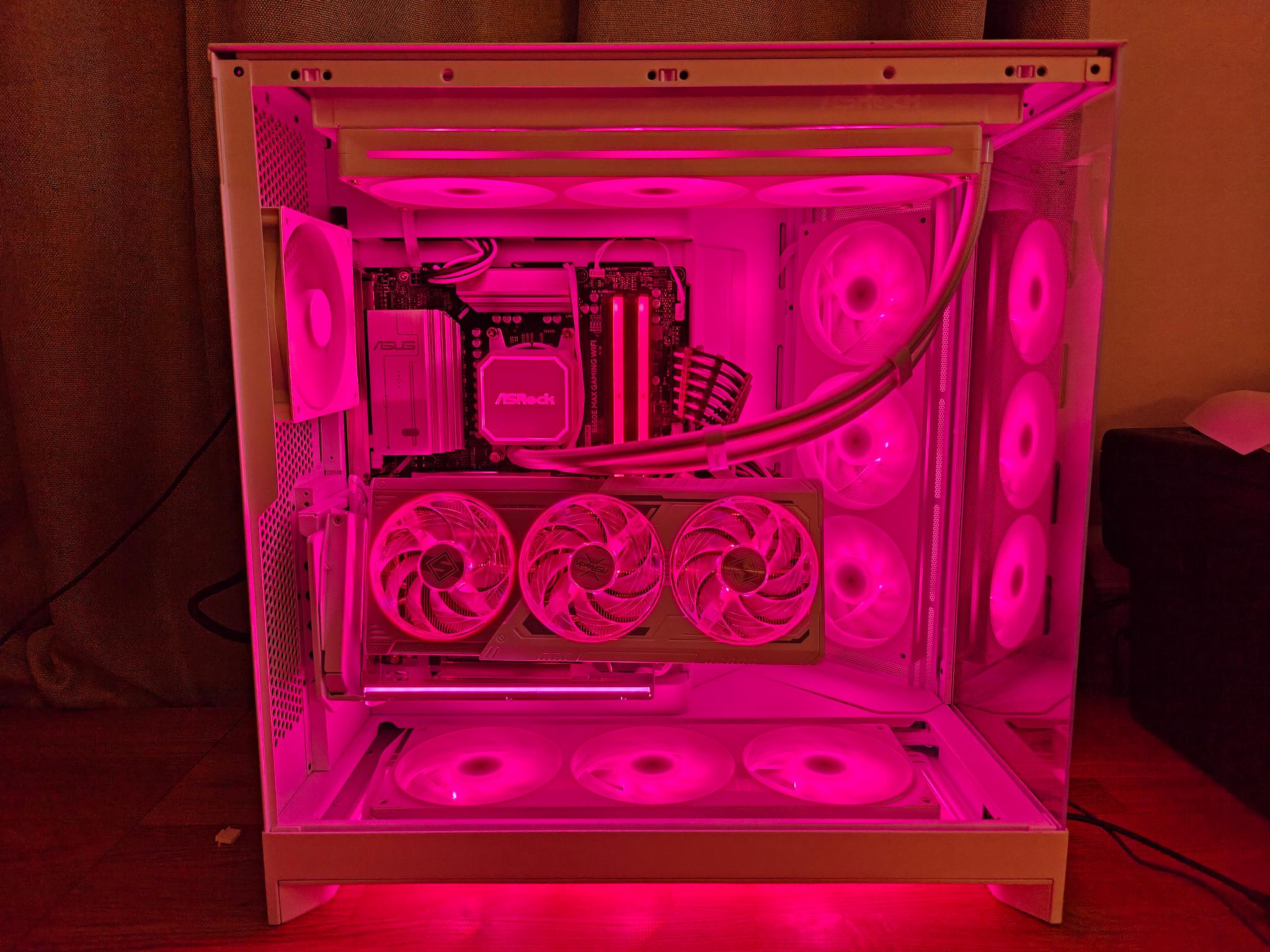 High-End White & Black Gaming PC — RX 9070 XT / Ryzen 7 7800X3D