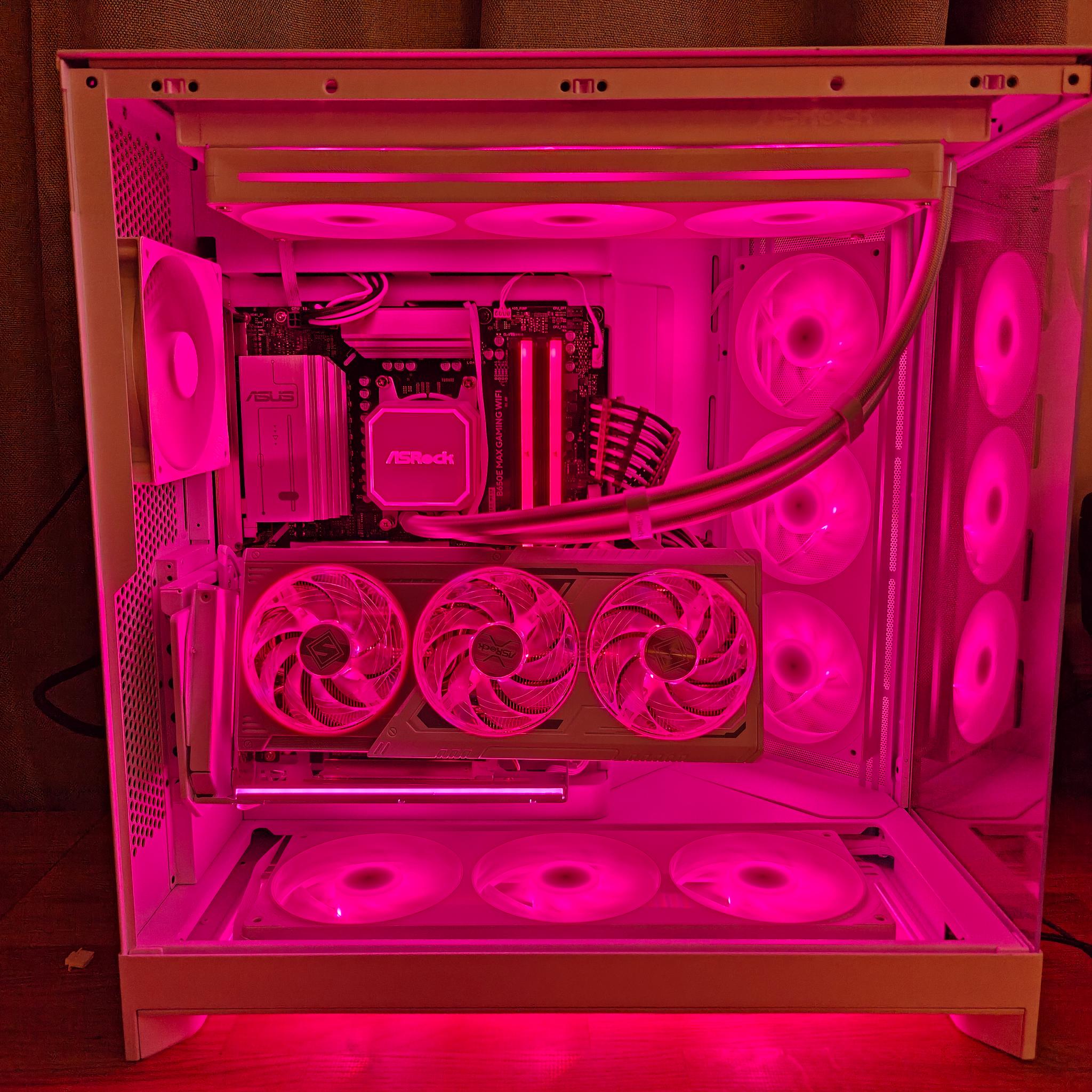 High-End White & Black Gaming PC — RX 9070 XT / Ryzen 7 7800X3D