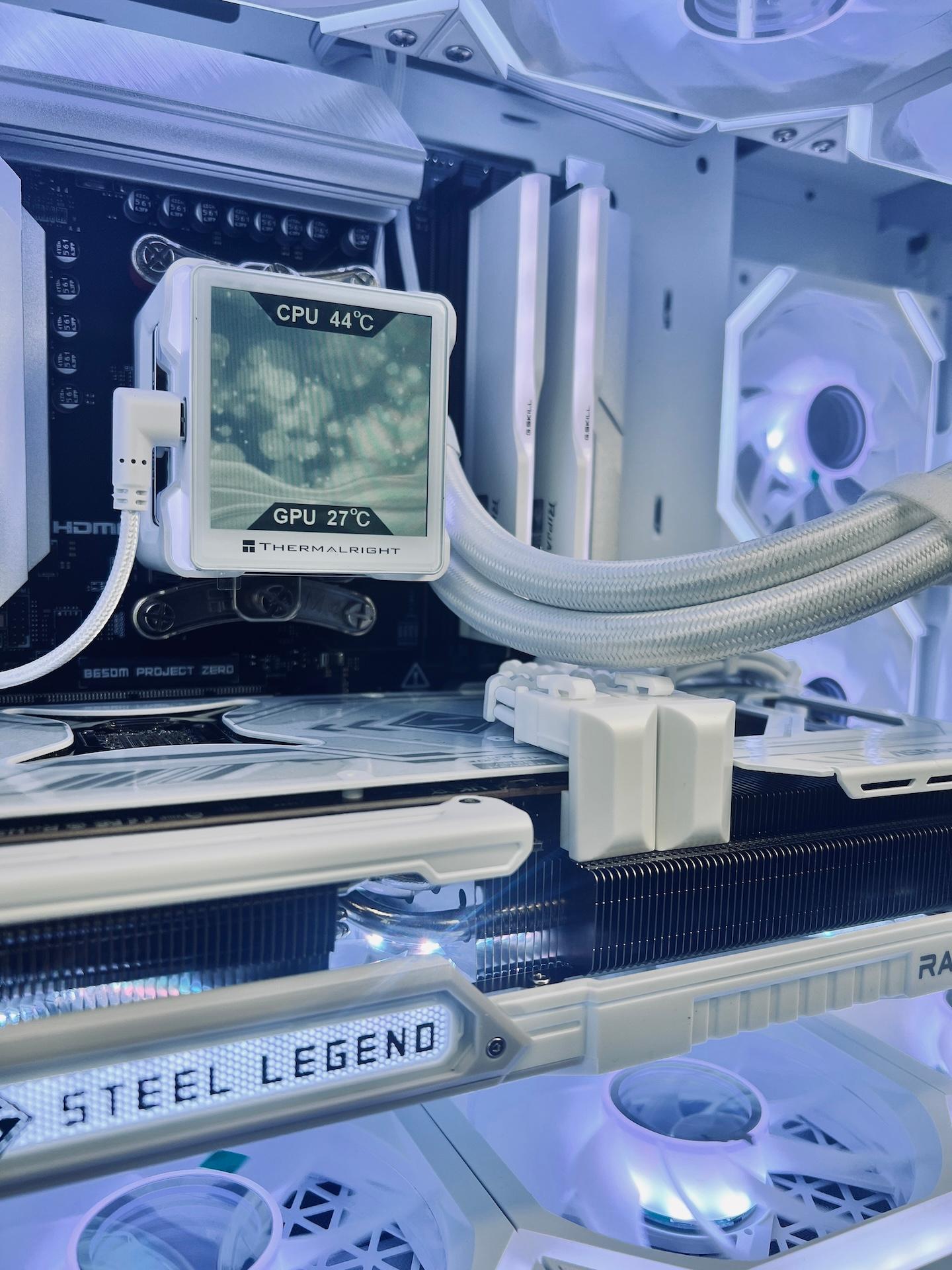 Ryzen 7 9800X3D | RX 9070 XT | 32GB DDR5 | 2 TB M.2 | WIFI 6 |  White Gamer