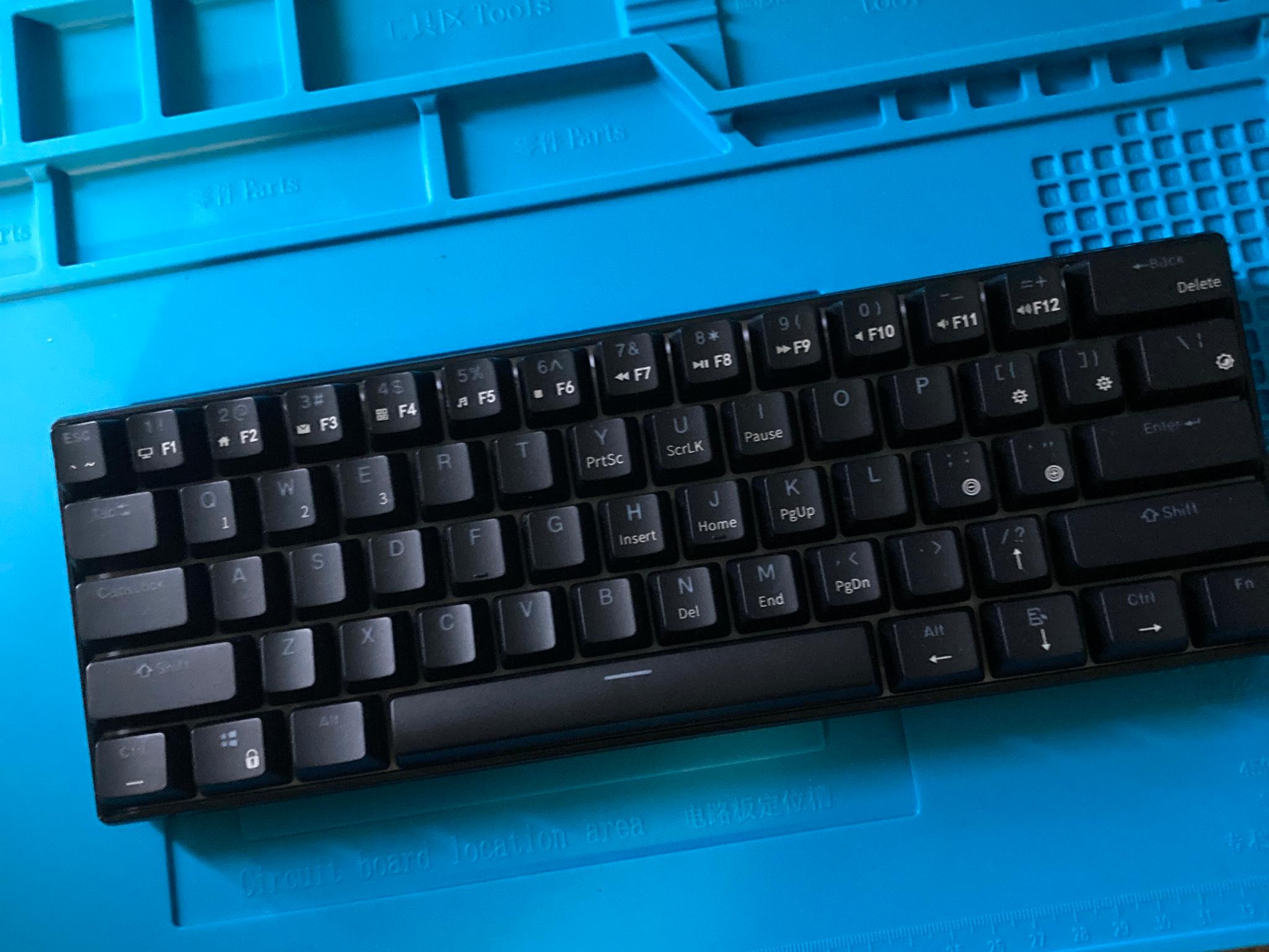 Read RK61 Black with Blue Switches and Dongle