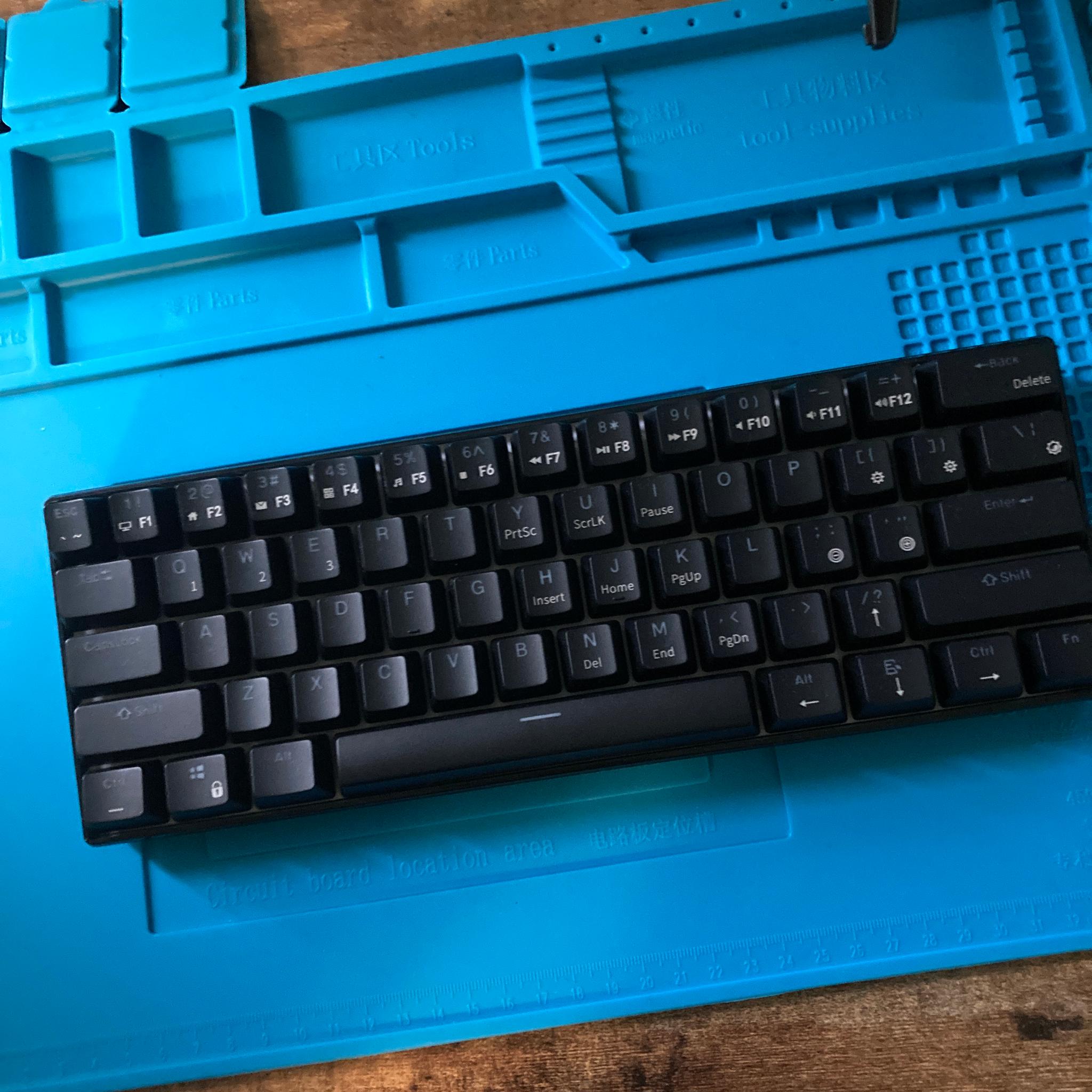 Read RK61 Black with Blue Switches and Dongle
