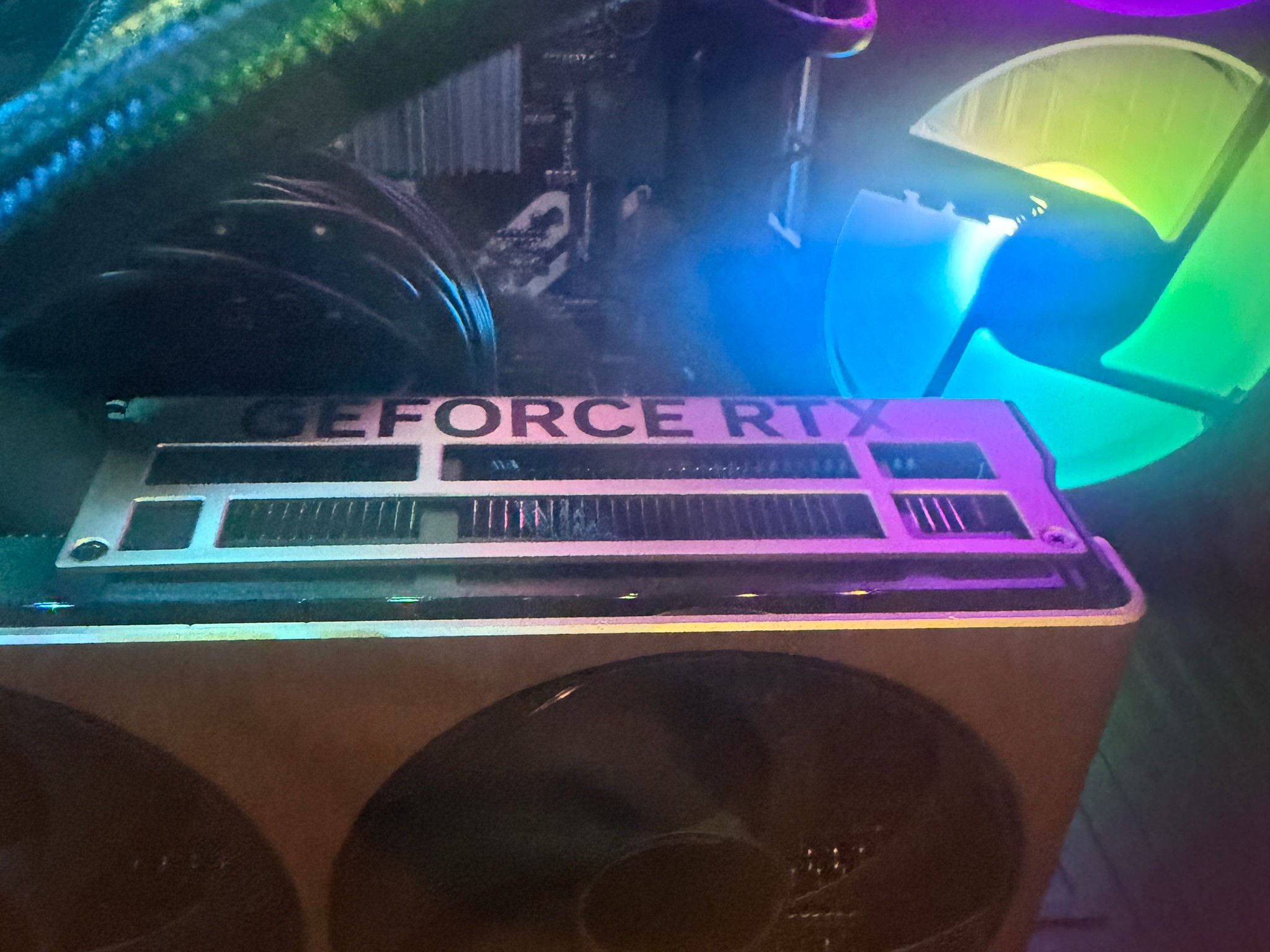 GeForce RTX 5080 IBUYPOWER PC - Ryzen 9 7900X, 32GB RAM, 2TB NVMe SSD