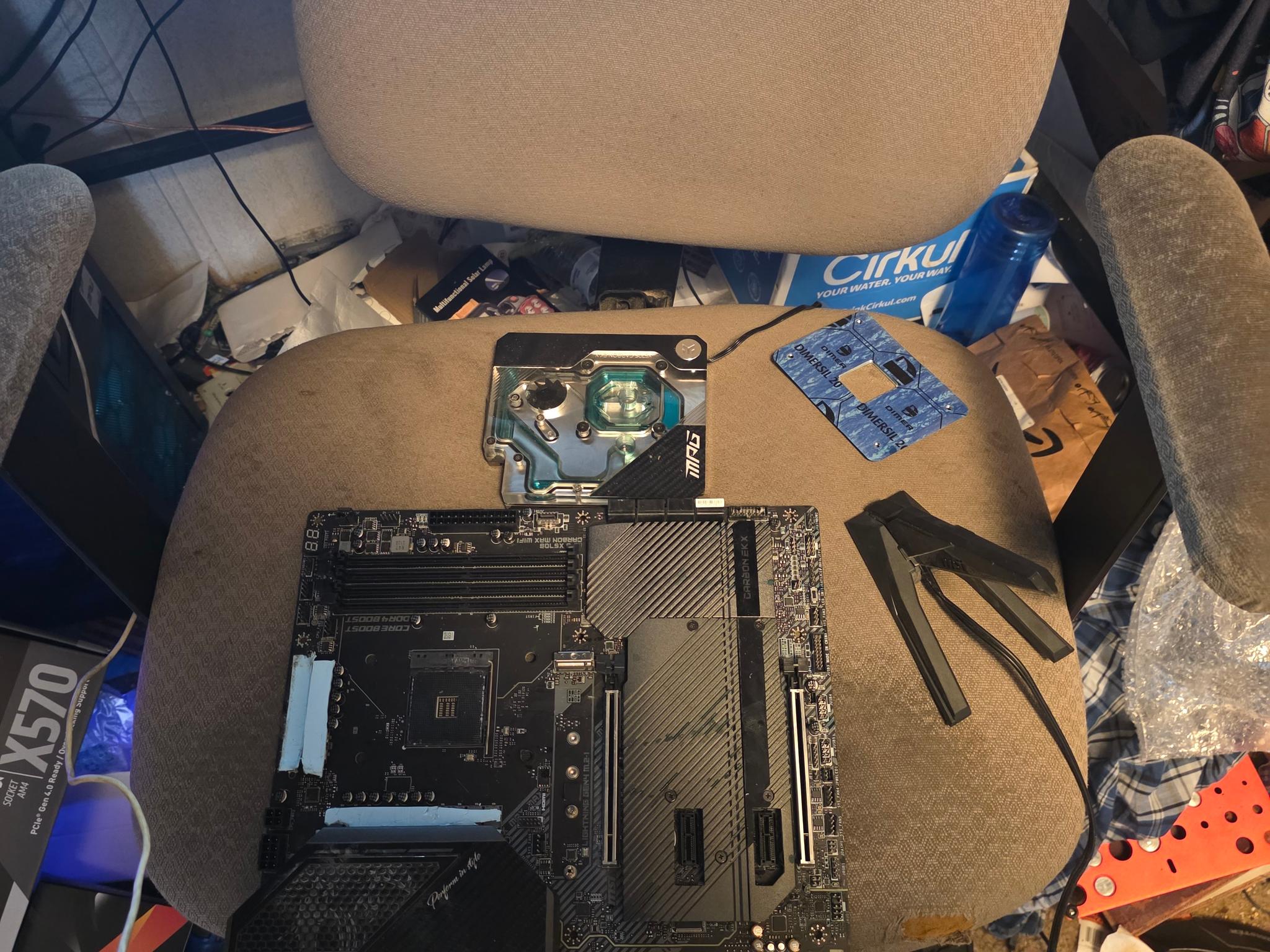 MSI MPG x570S Carbon Ek-X