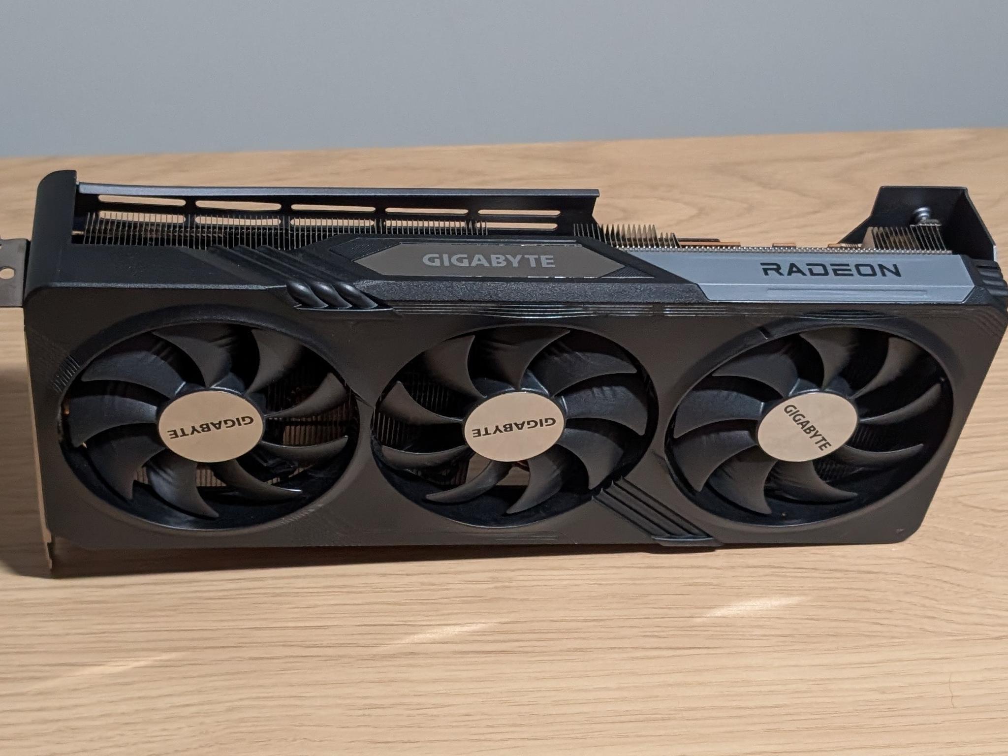 Broken As/is GIGABYTE GAMING OC Radeon RX 7700 XT