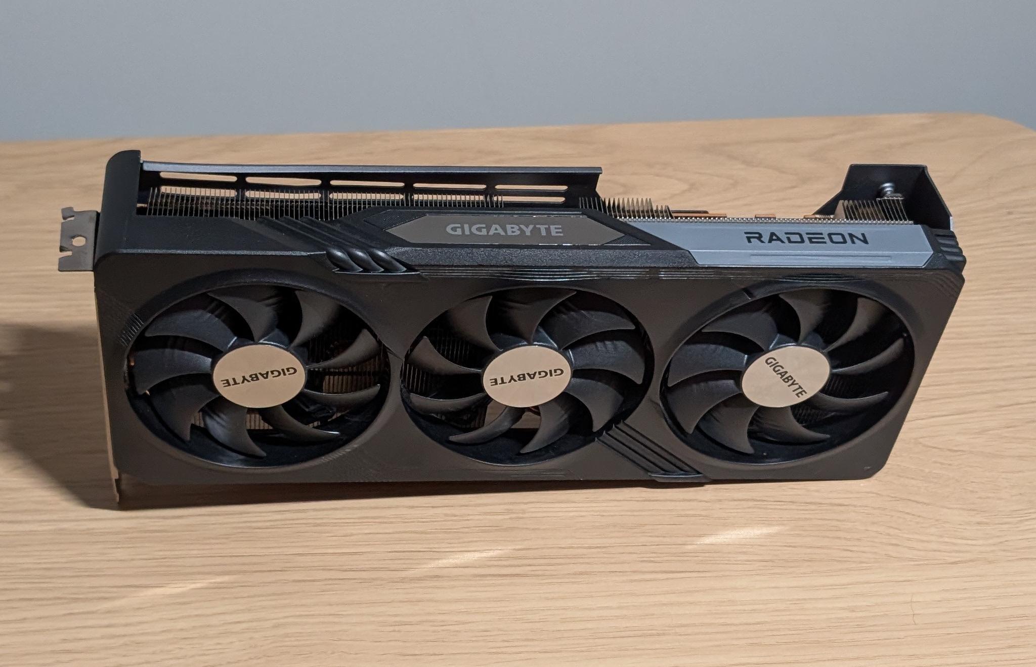 GIGABYTE GAMING OC Radeon RX 7700 XT - Image 1
