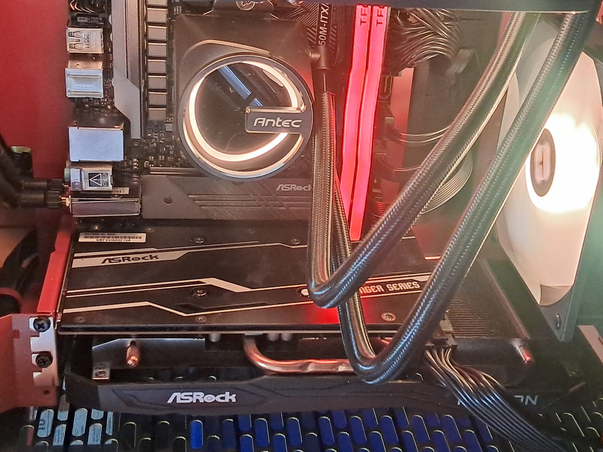 🗼THE TOWER🗼Ryzen 7 3700X | RX 7600 | 16GB DDR4 | 1TB SSD