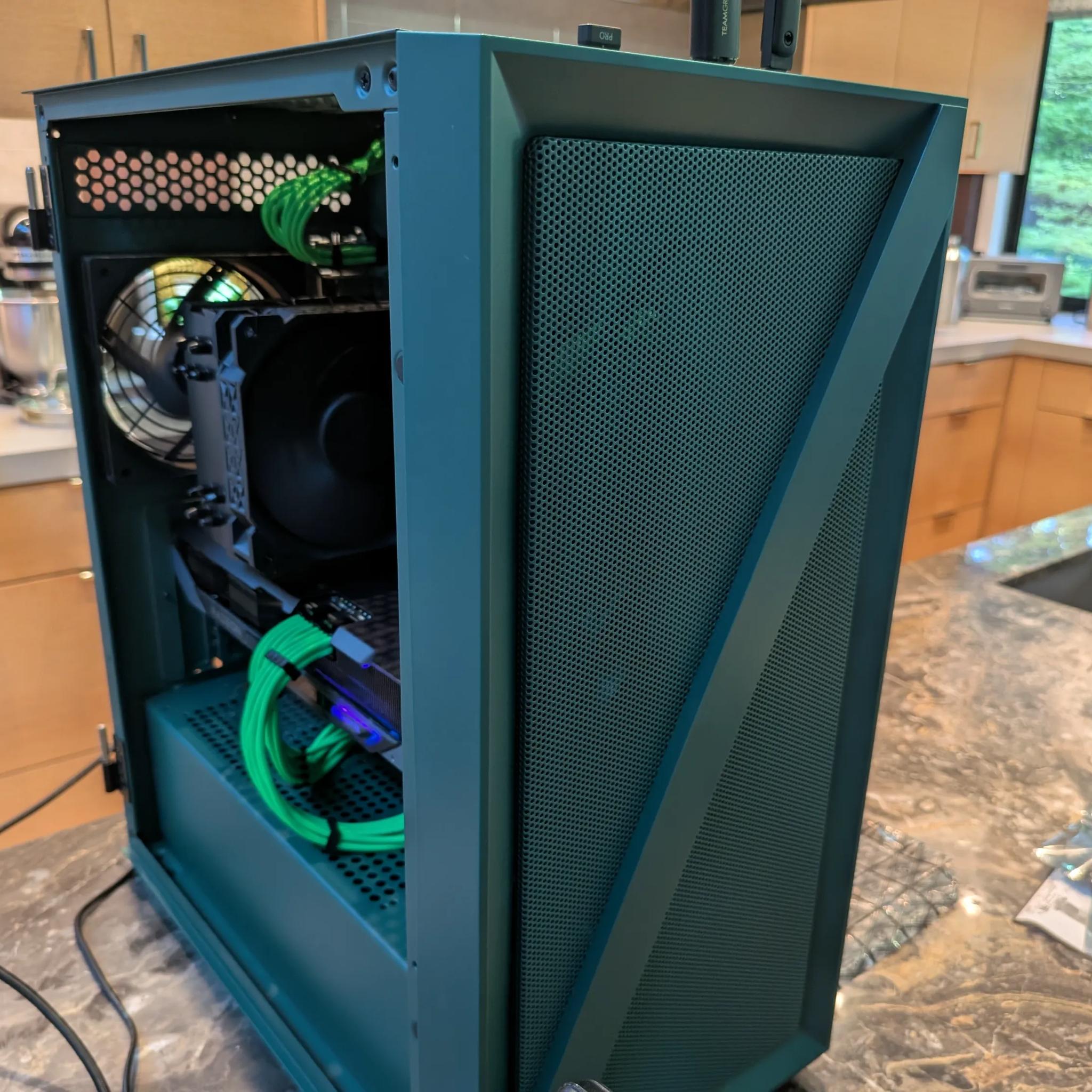 The Lean Green Gaming PC - Radeon RX 9070, Intel Core i5 12th Gen, 32 GB RAM, 4 TB