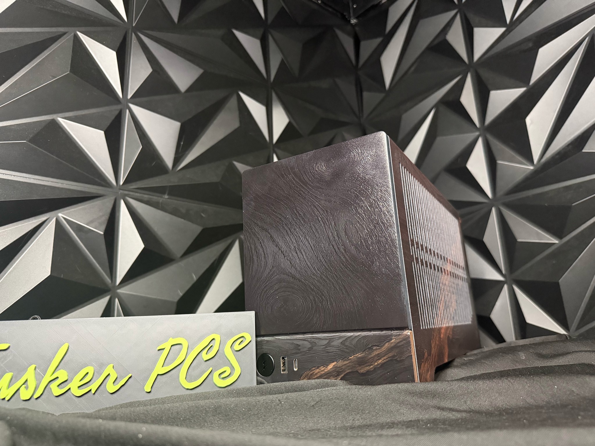 🖤 DARK OAK 🖤🌲 Ryzen 7 7700| RX 9070XT| 32 GB DDR5| 1.25 TB NVME| 850W PSU