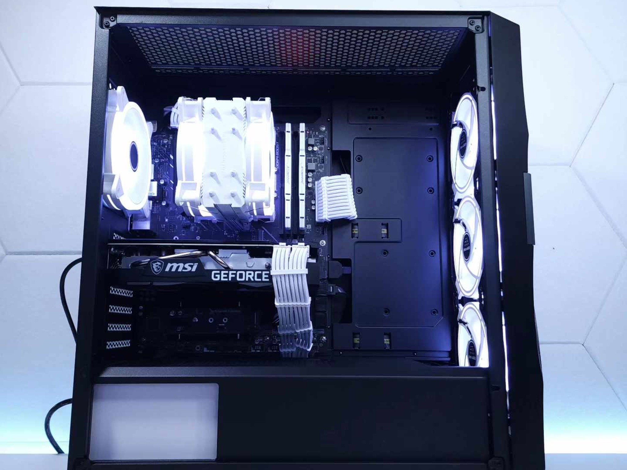 🖤🤍RTX 3070 | Ryzen 5 5600X | 32GB 3200MHz | 1.5TB NVMe/Sata SSD*
