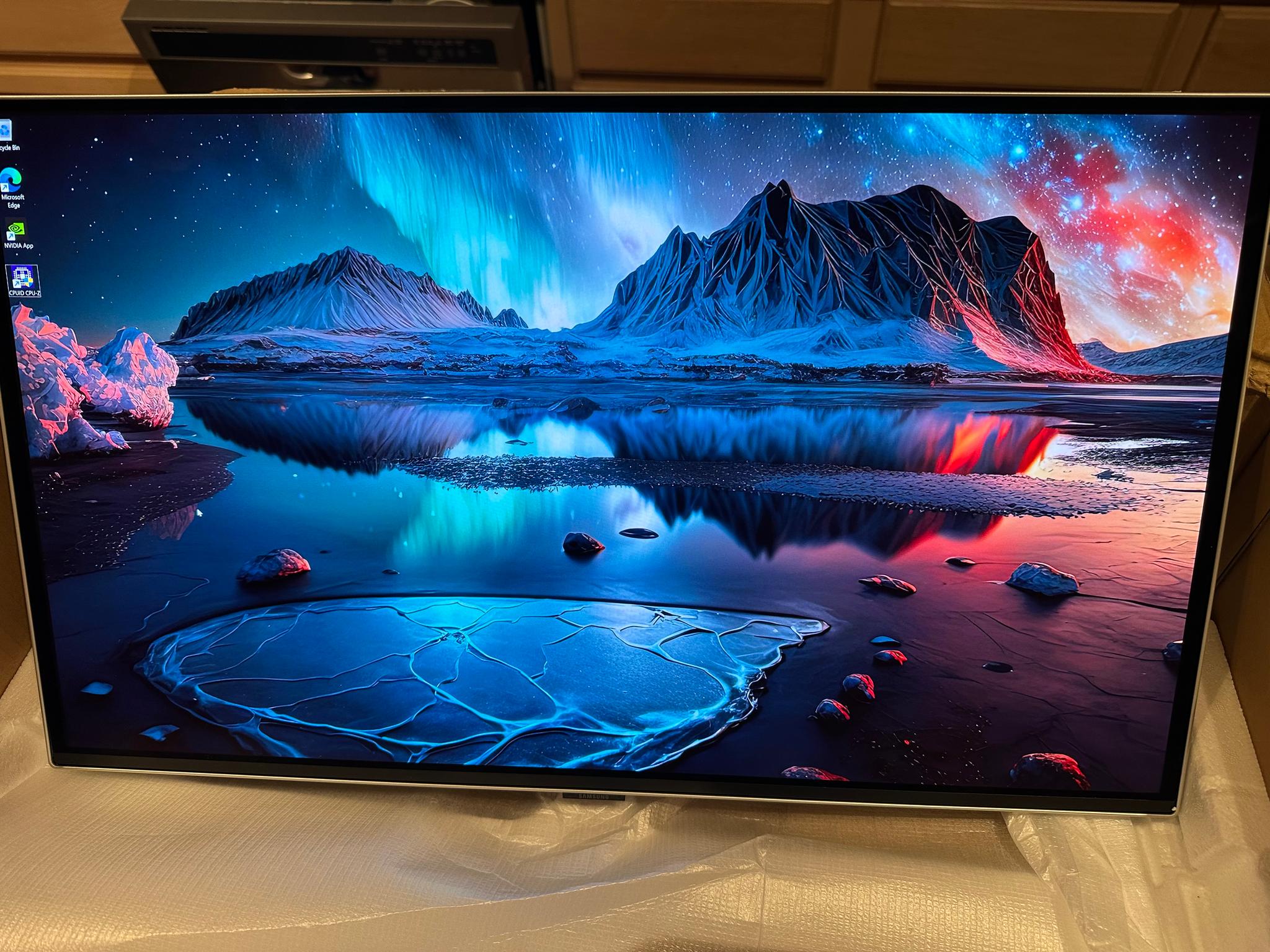 New Samsung - 27" Odyssey OLED G8 (G81SF), 4K UHD, 240Hz, 0.03ms