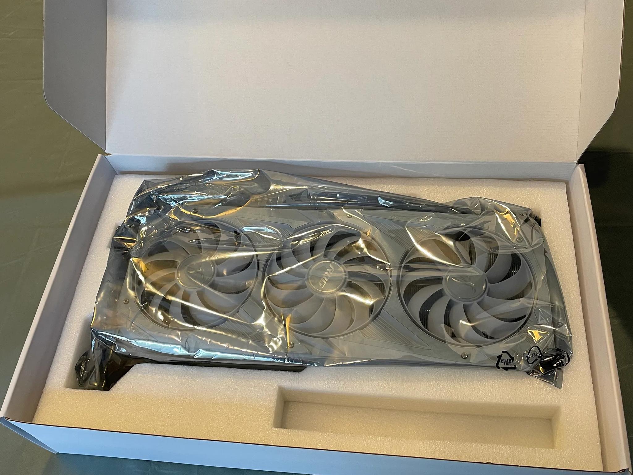 White ASUS ROG Strix 3080 10GB