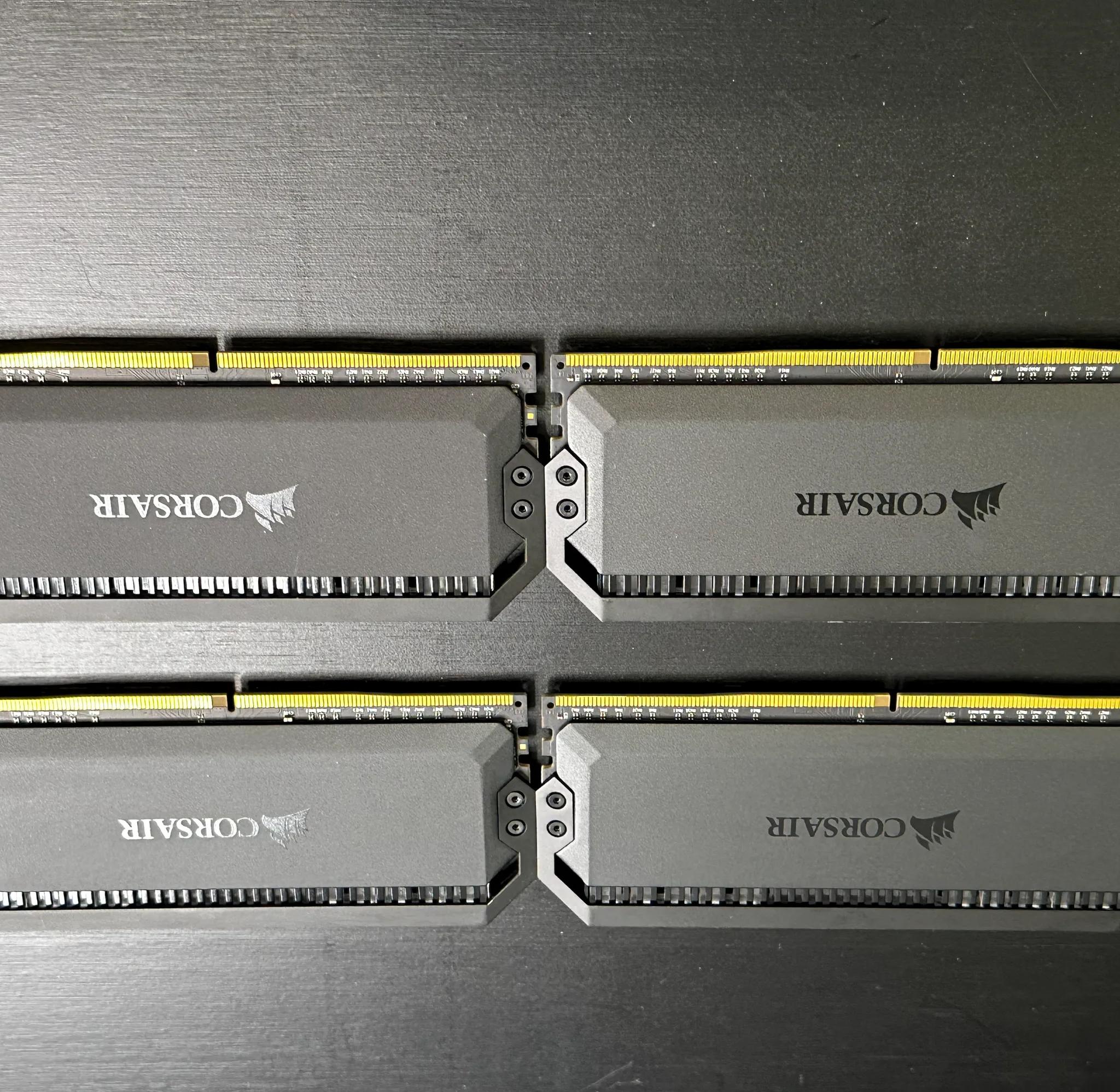 CORSAIR DOMINATOR® PLATINUM RGB 64GB (4 x 16GB) DDR4 DRAM 3600MHz C16