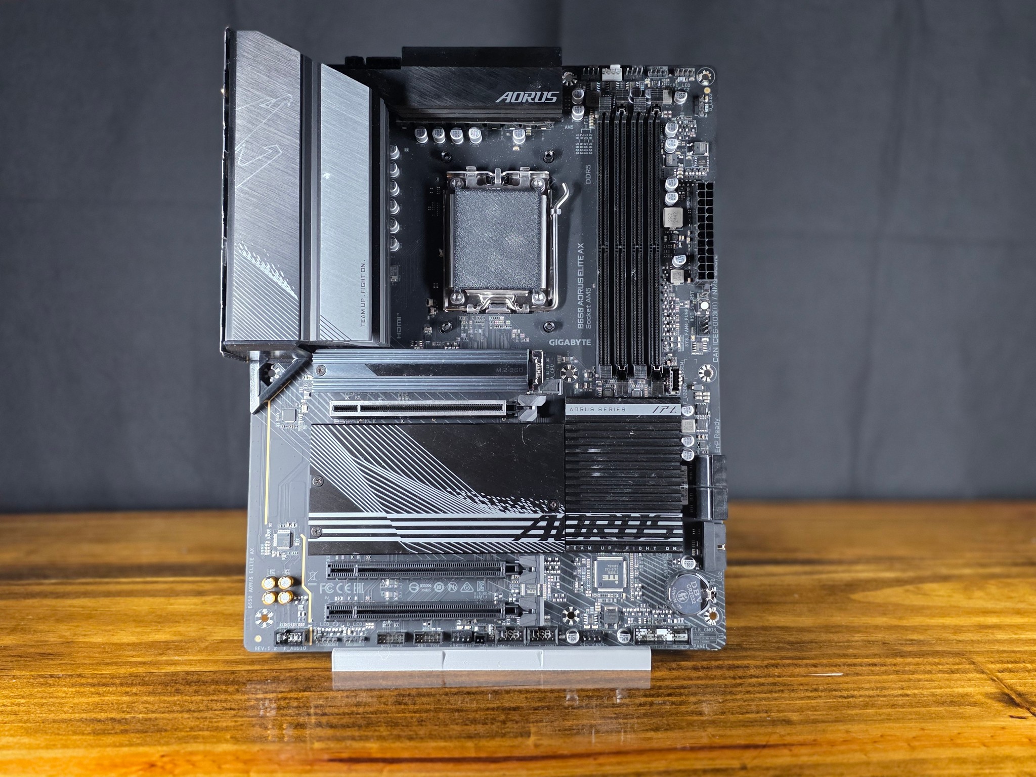 Gigabyte B650 Aorus Elite AX AM5 - FOR PARTS