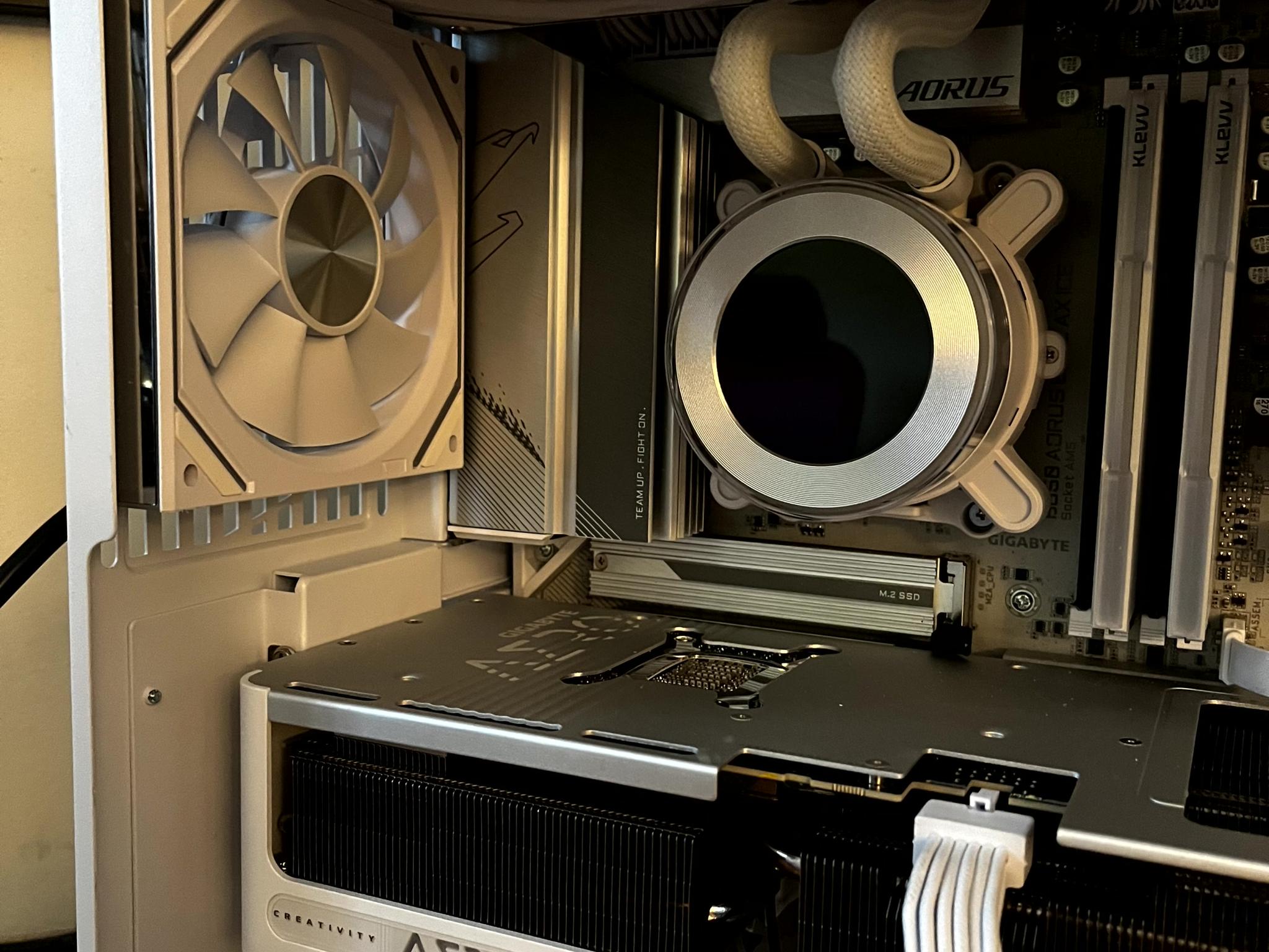 Snow Leopard - RTX 5070 Ti OC | Ryzen 7 9800x3d | 2TB NVME | 32GB @6400 MT/sec | 1000W Gold PSU