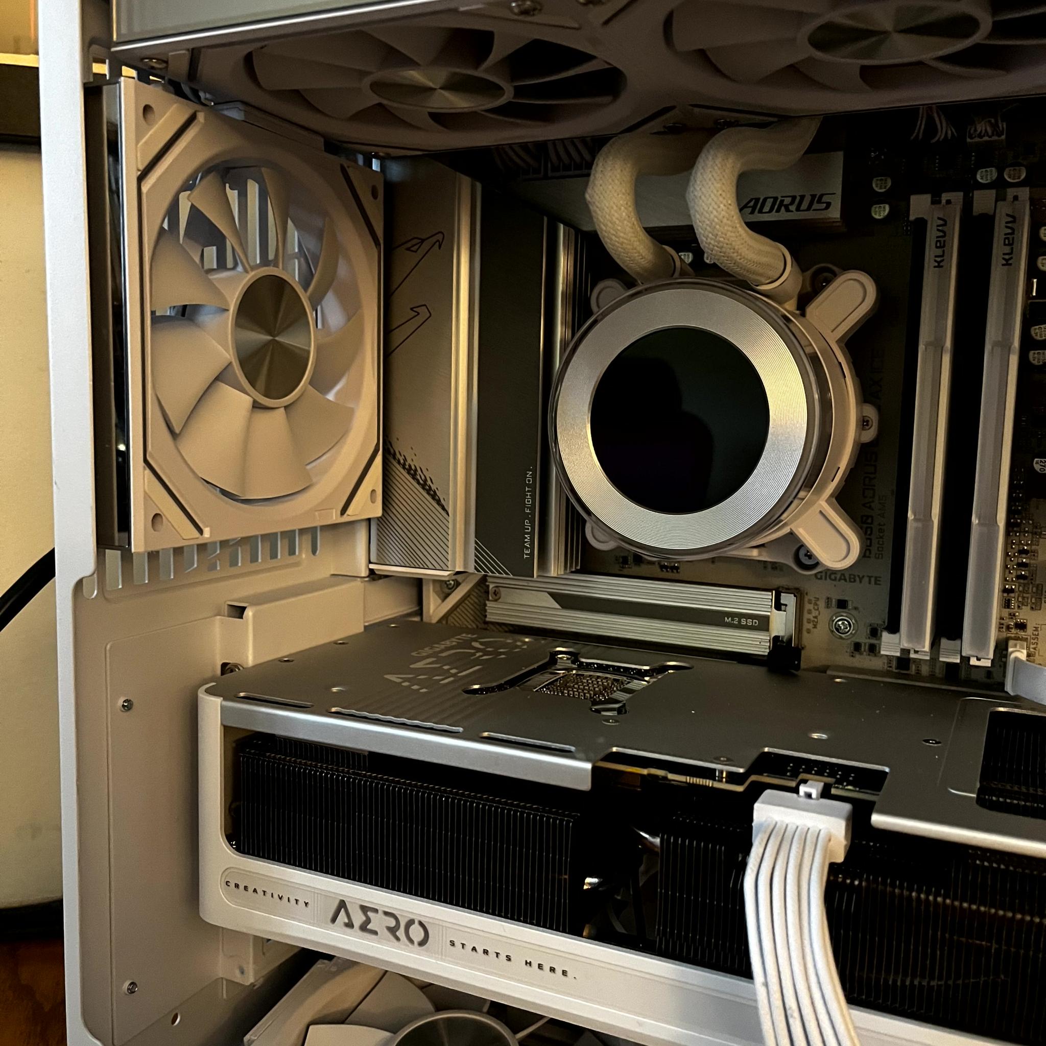 Snow Leopard - RTX 5070 Ti OC | Ryzen 7 9800x3d | 2TB NVME | 32GB @6400 MT/sec | 1000W Gold PSU