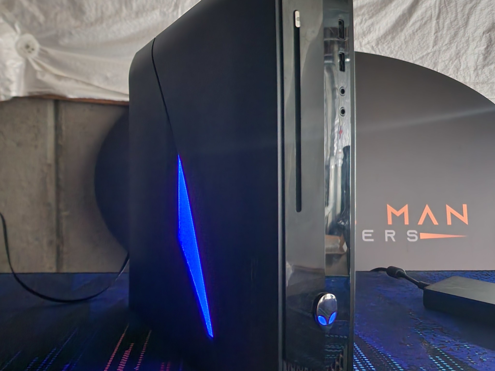 Nvidia GTX 970 / Intel Core i7-4790 / 8GB DDR3 RAM / 240GB SSD - Alienware X51 R2