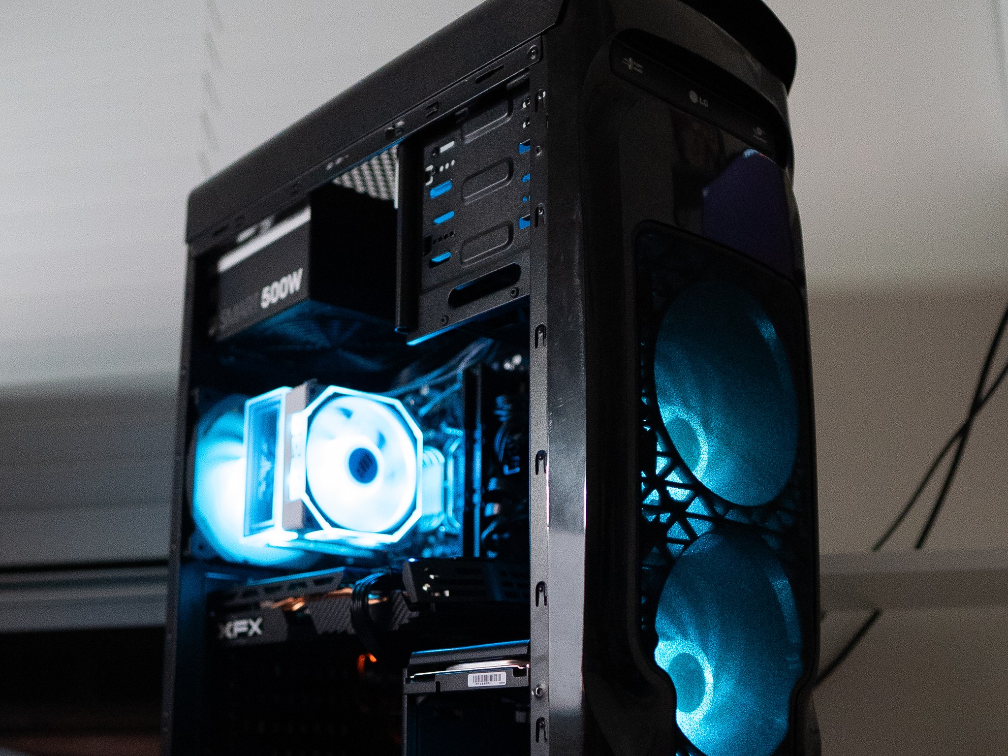 ⛈️❄️ | RX 580 | INTEL i5 8400 | 16GB DDR4 RAM | 256GB NVME SSD + 1TB HDD | Arctic Blizzard 2.0