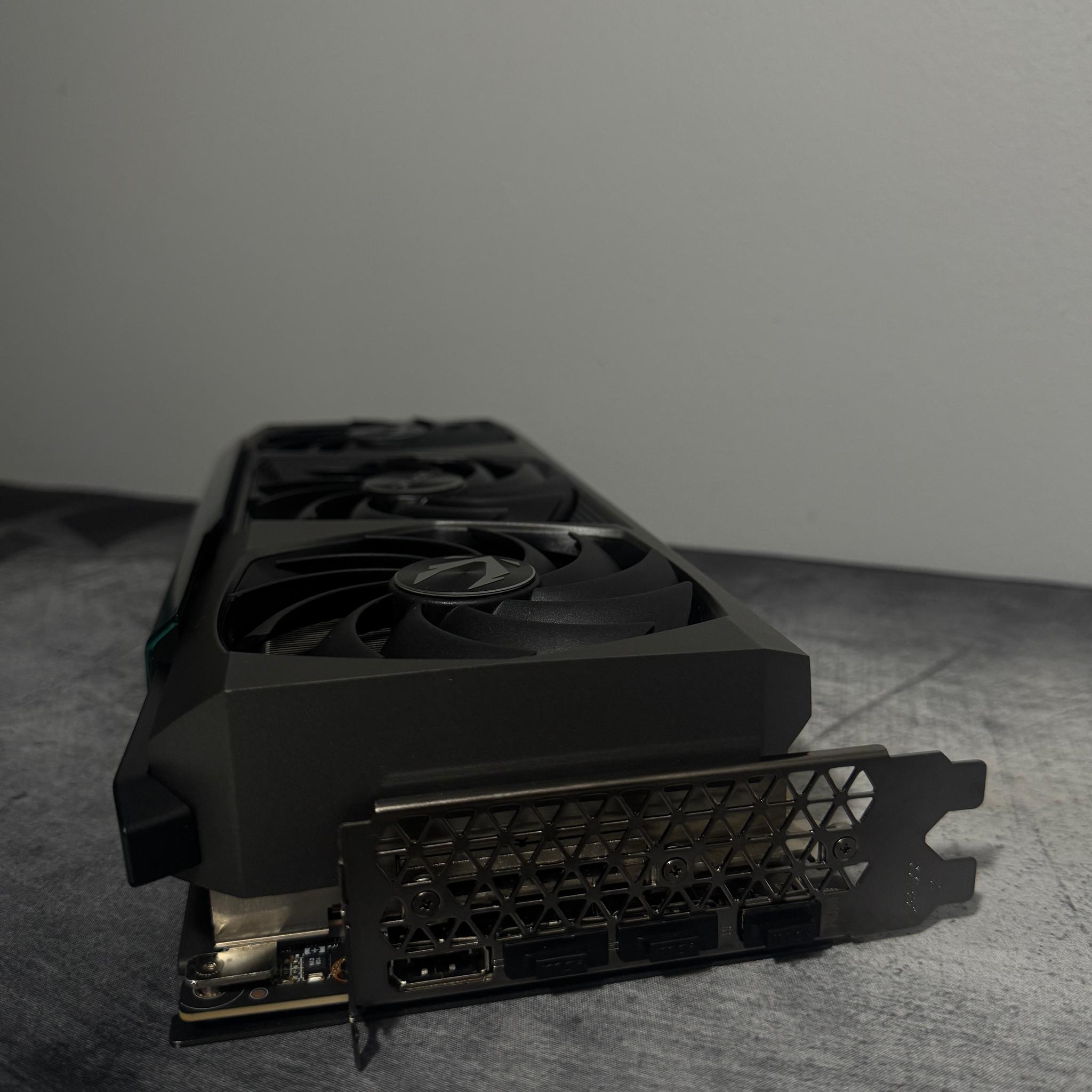ZOTAC AMP Extreme Holo GeForce RTX 3090 Ti