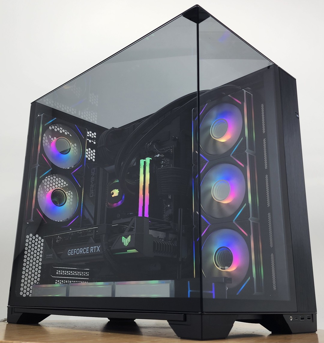 Gaming PC Ryzen 7 9700X 32GB RAM 1TB SSD RTX 4070 Ti SUPER 16GB