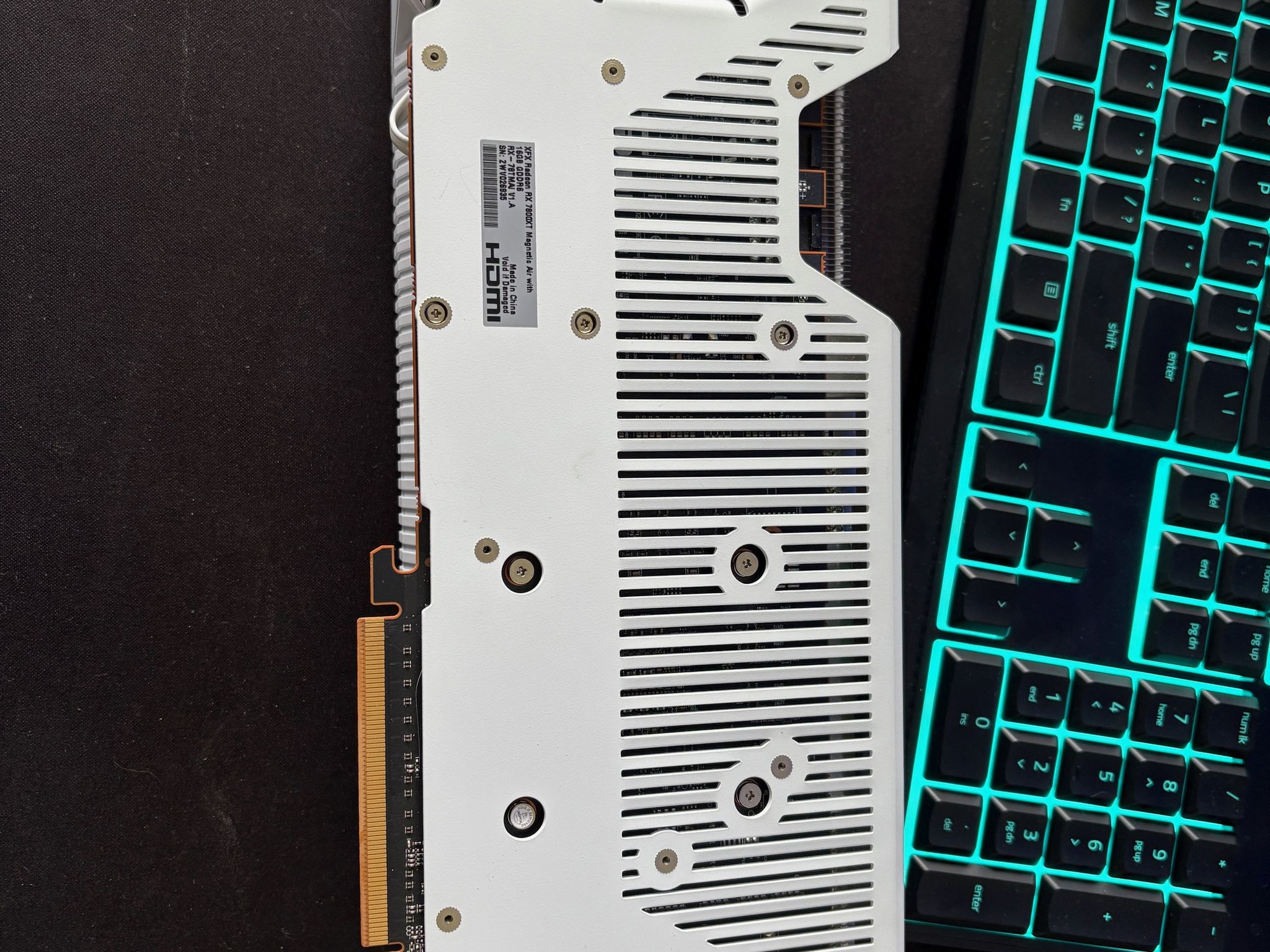 XFX RX 7800XT Magnetic Air white