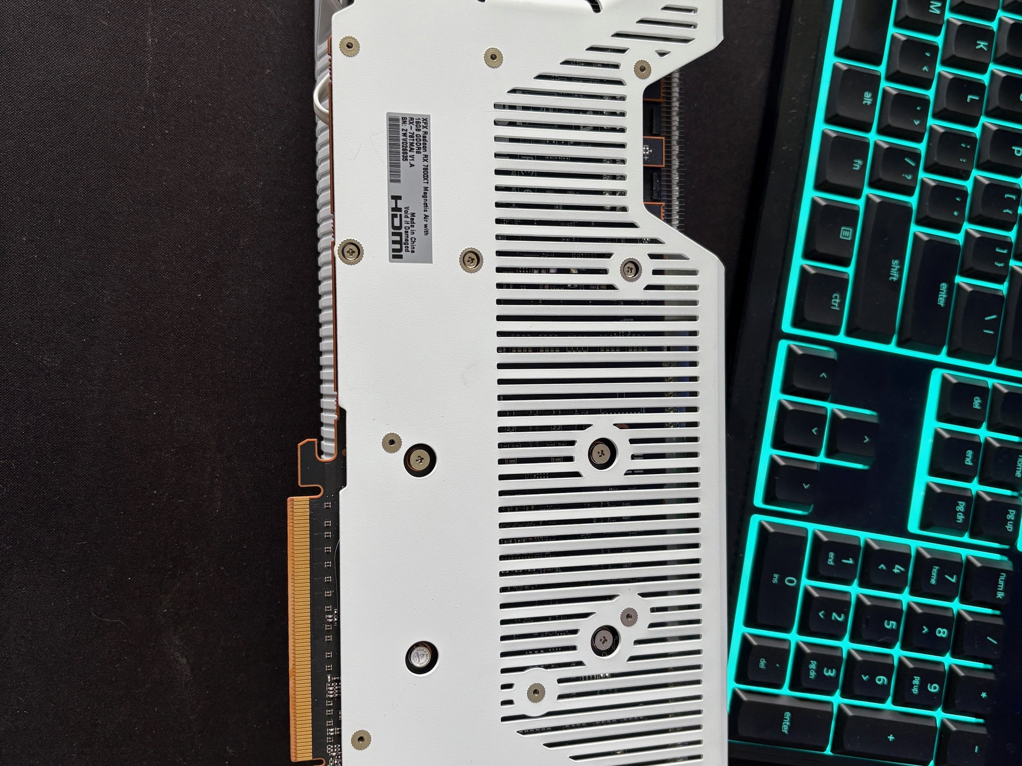 XFX RX 7800XT Magnetic Air white