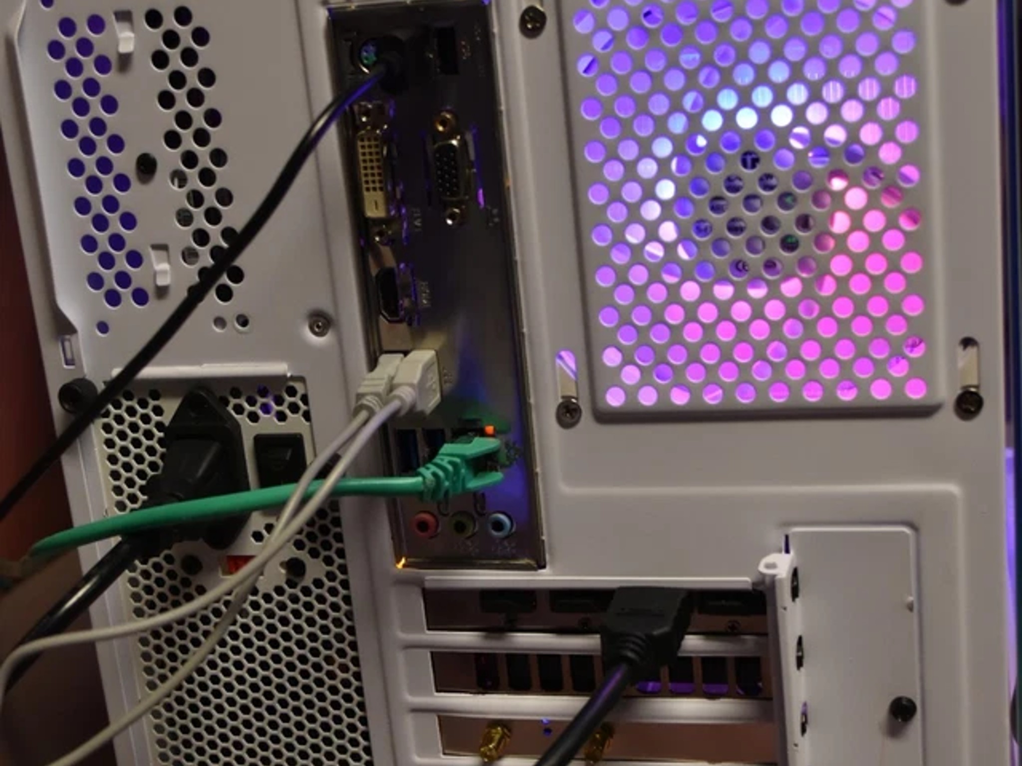 Intel I 5 9400 9th Gen 6 Cores 6 threads 16 GB RAM RTX 5050 8GB Intel 760 GB NVME+ 1 TBHHD + extras