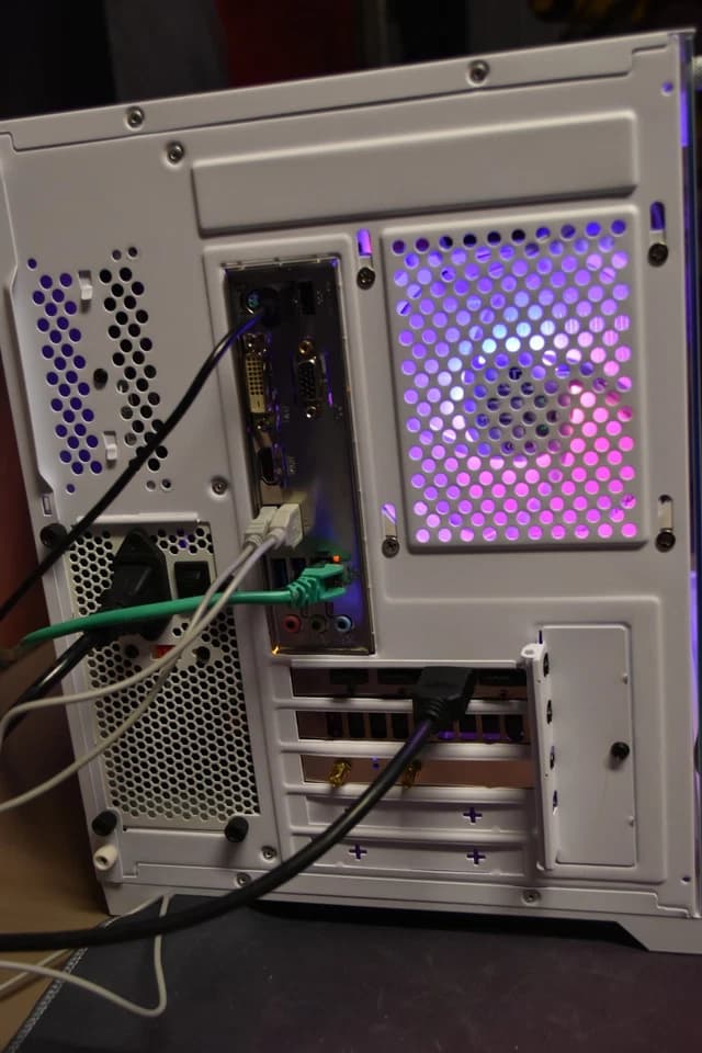 Intel I 5 9400 9th Gen 6 Cores 6 threads 16 GB RAM RTX 5050 8GB Intel 760 GB NVME+ 1 TBHHD + extras