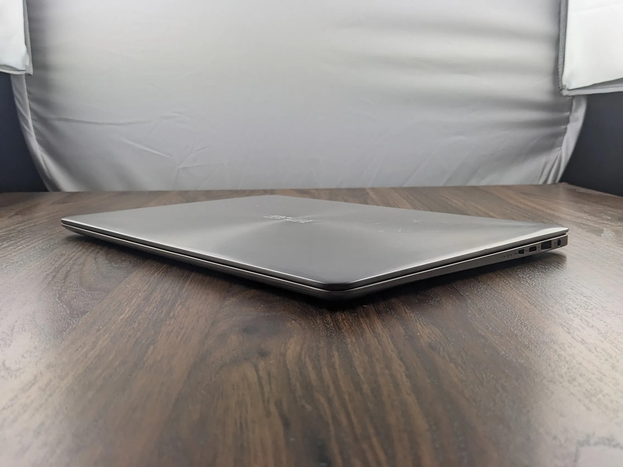 ASUS Zenbook UX330u 1080p 13.3" i5-7200u 256GB SSD 8GB DDR4 1867mhz Ultrabook
