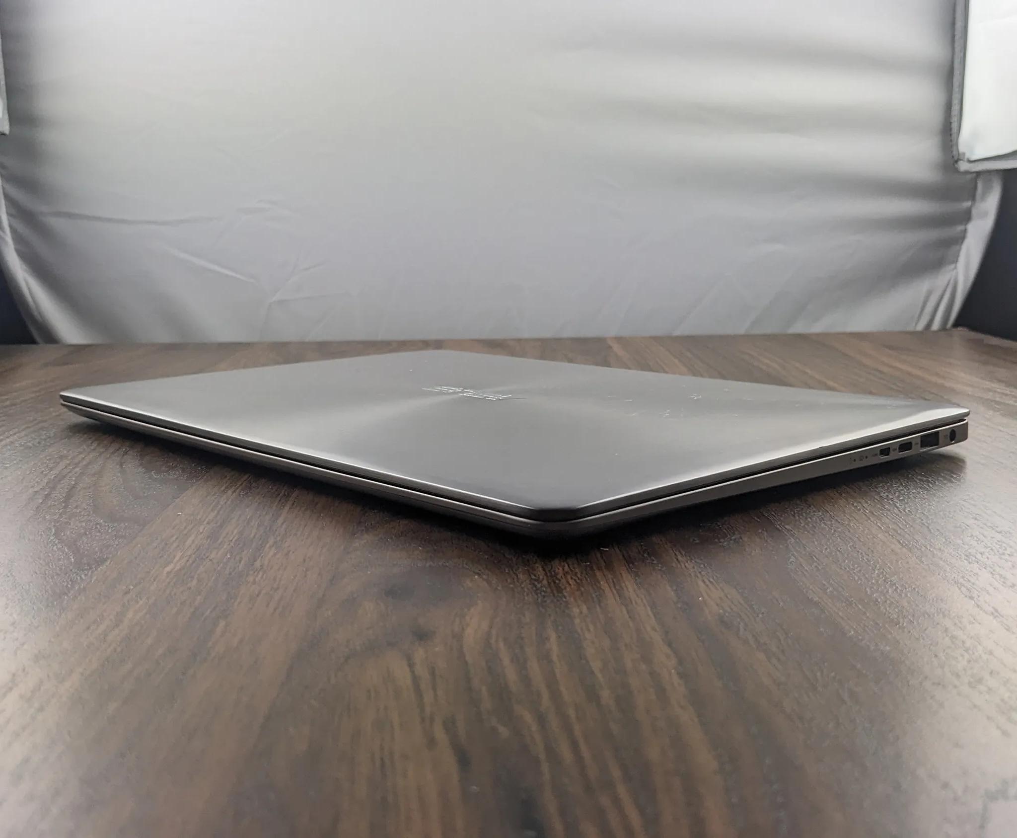 ASUS Zenbook UX330u 1080p 13.3" i5-7200u 256GB SSD 8GB DDR4 1867mhz Ultrabook