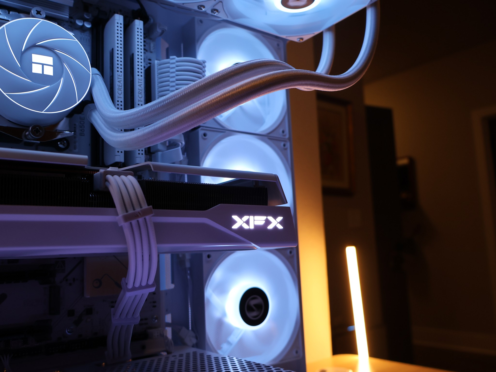 White AM5 Gaming PC | 9060XT | 7600x | 16GB DDR5 | 1TB SSD