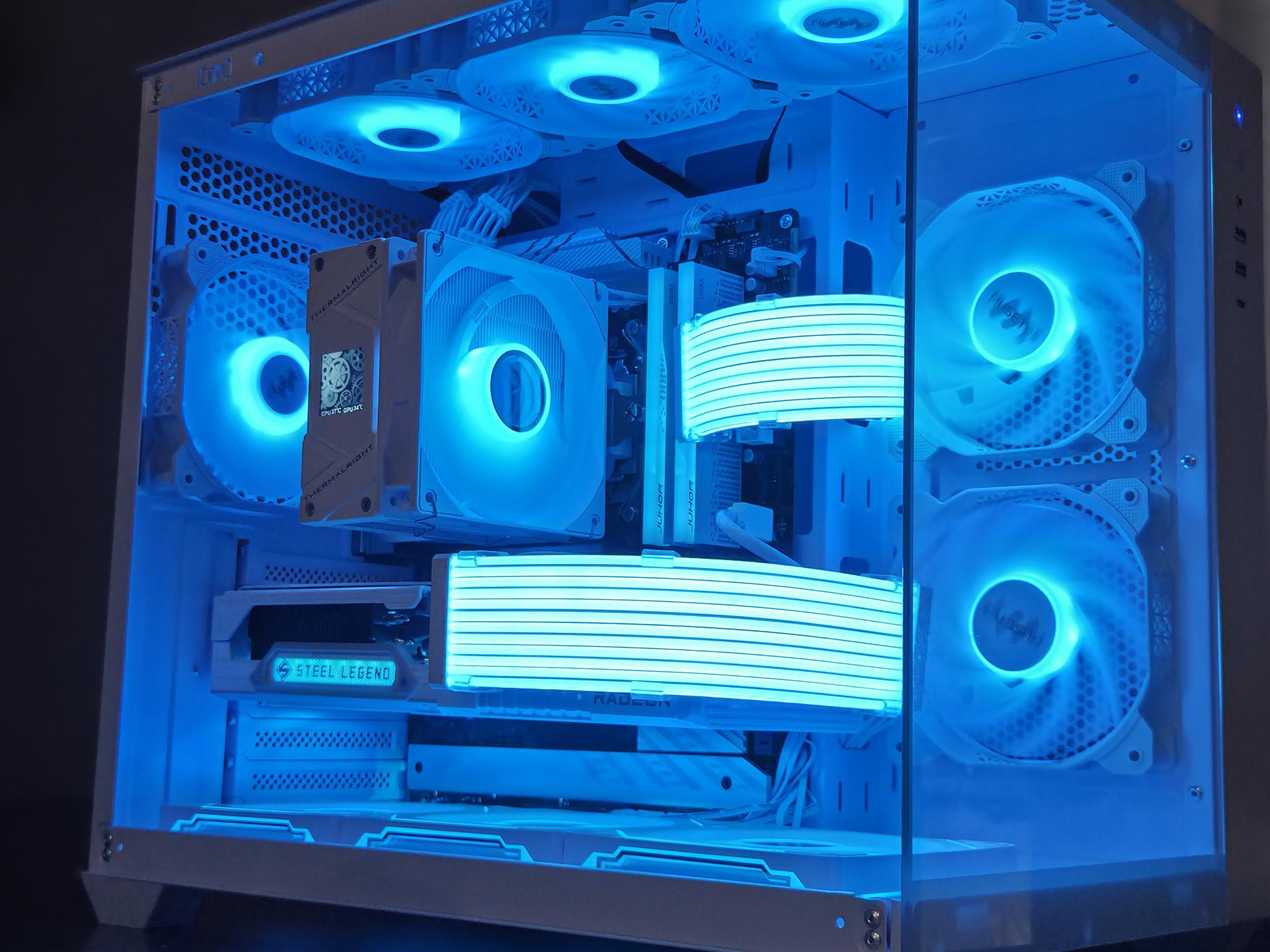 White Spectre! 👻 – Ryzen 5 9600X | RX 9070 XT | 32GB DDR5 6000 | Display on Cooler!