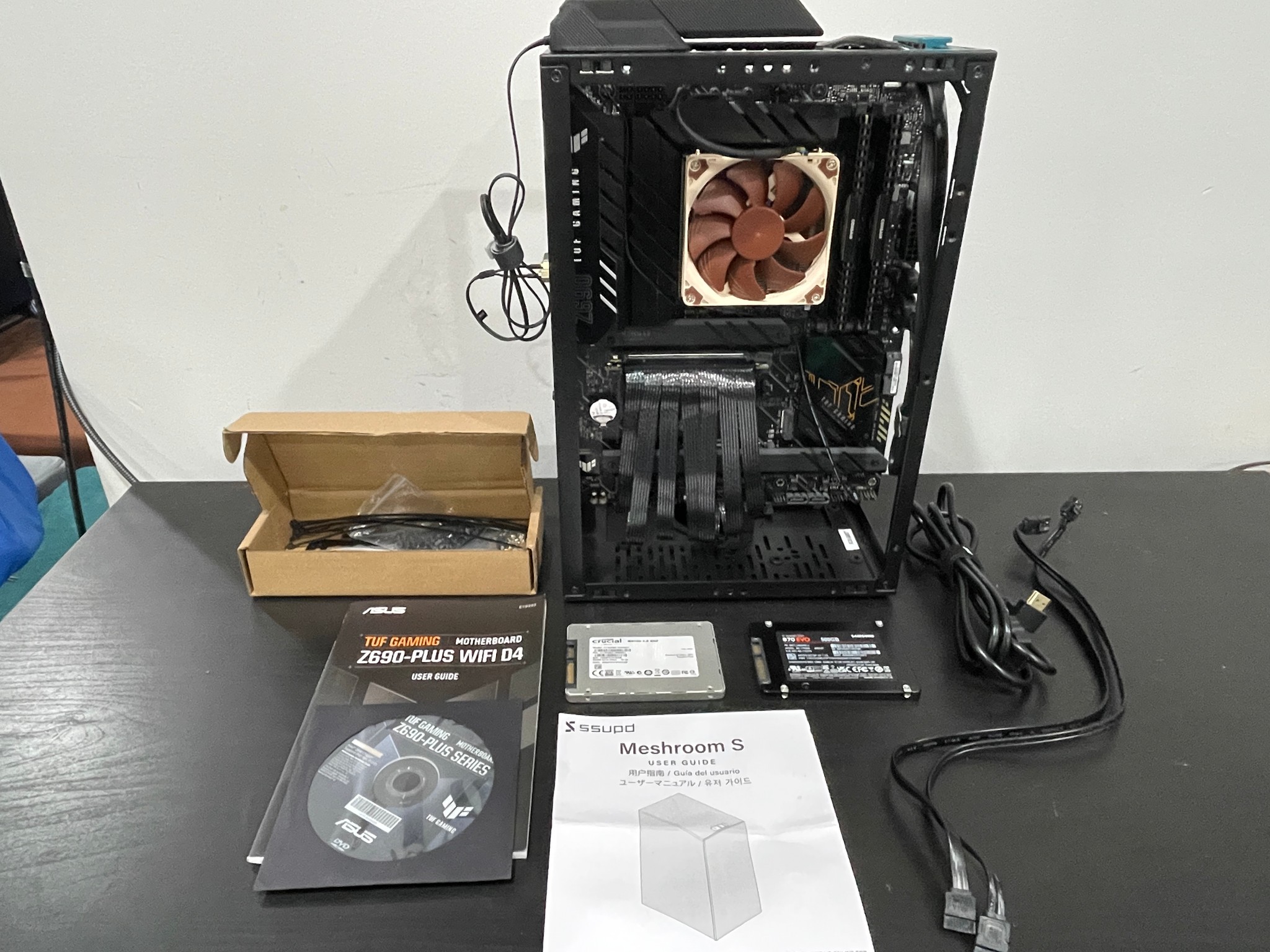 SSUPD Meshroom S V2, Intel 7-12700k, Corsair 16GB RAM, ASUS Z690 Motherboard, 2x SSDs, and PCI Riser