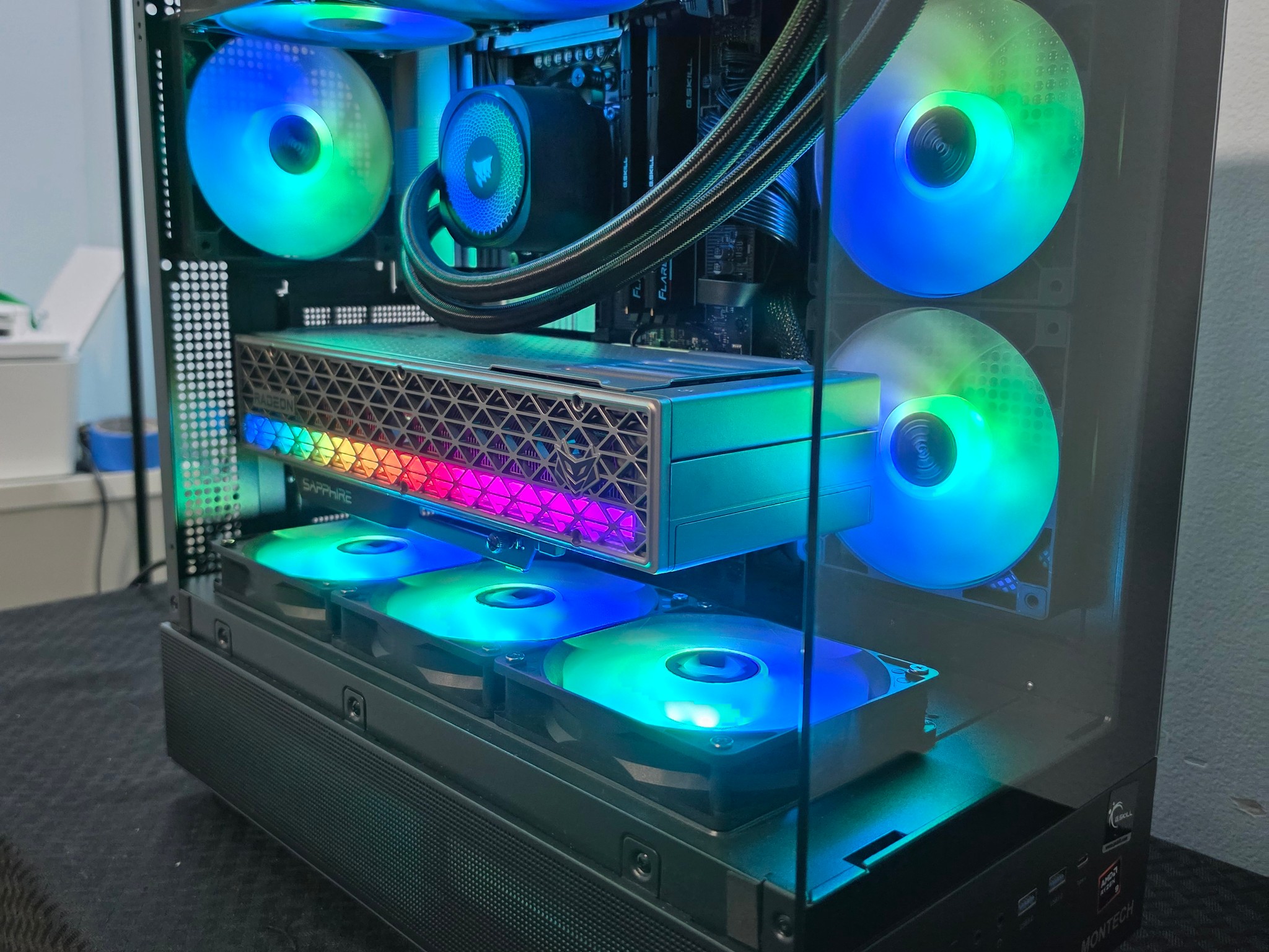 RX 9070 XT-Ryzen 9 9900x-32 GB DDR5 6000-2 TB SSD Beast Gaming PC