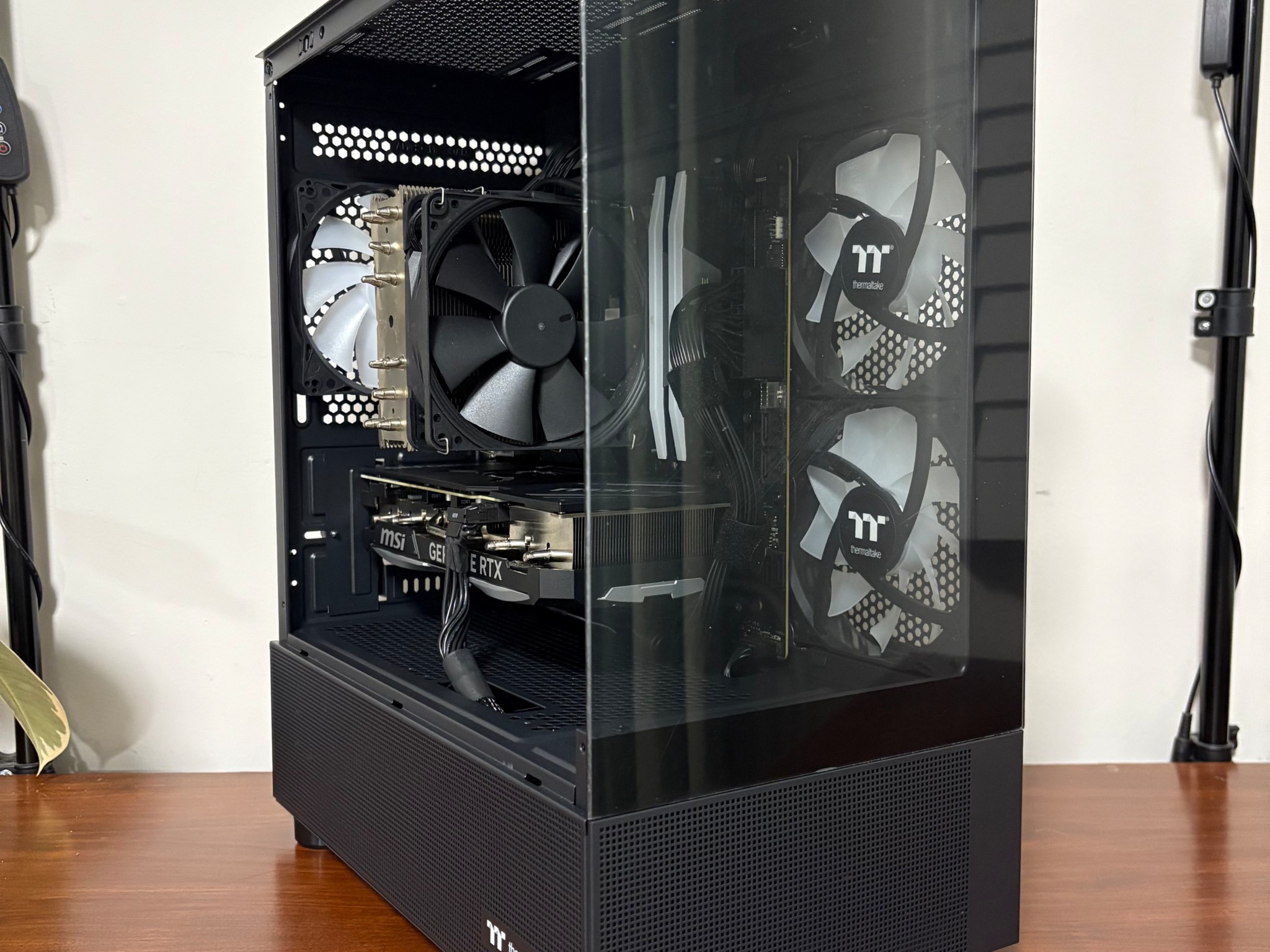 RTX 4070 TI Super | Ryzen 7 7700X | 32GB DDR4 | 1 TB SSD | 750W PSU | 3x 120mm Fan | mATX Case