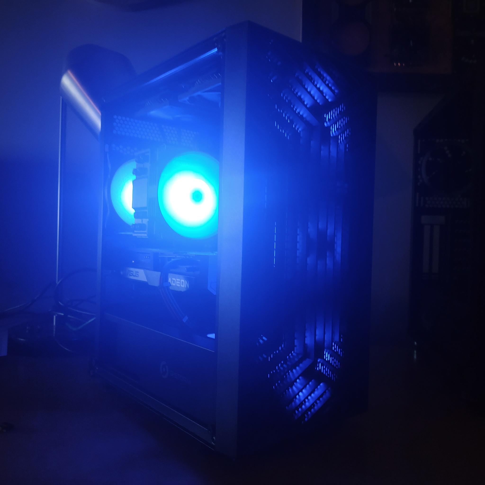 Gaming PC - Ryzen 5 3600, RX 6600XT, 16GB RAM / 1TB SSD