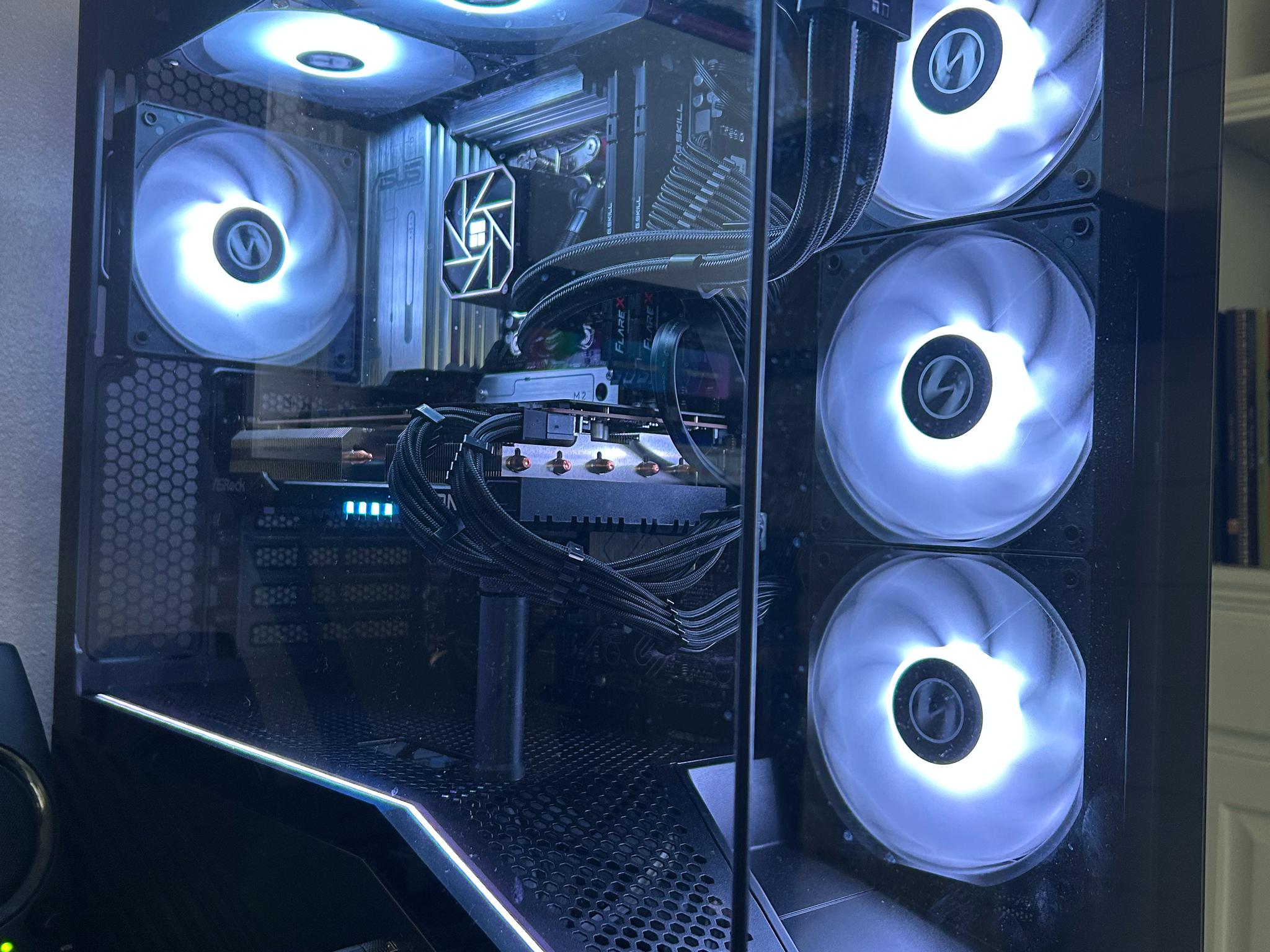 Ryzen 9 9850X3D / RX 7900 GRE / 32GB DDR5 / 360mm AIO / 1TB NVMe – High‑End Gaming & Dev PC