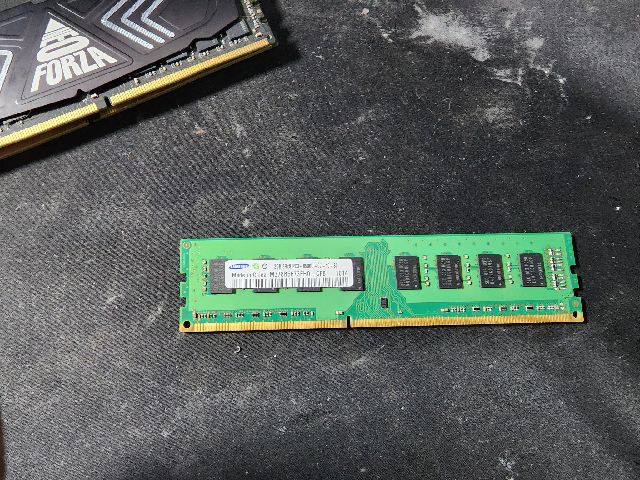 Samsung 2 GB (1 x 2 GB) DDR3-1333 CL9 Memory