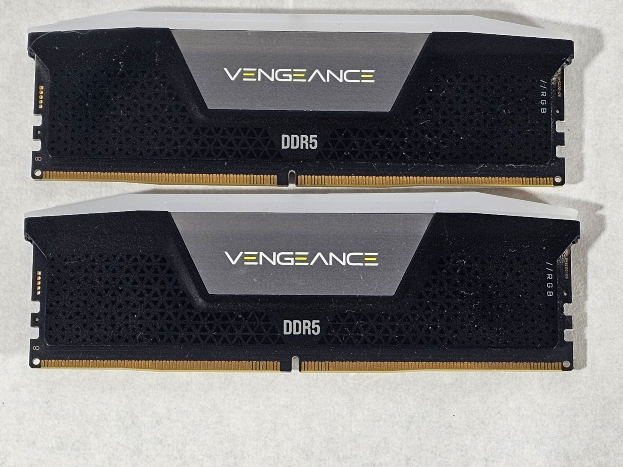 32GB DDR5 (2x16GB) RGB CL32 6400MT/s Corsair Vengeance