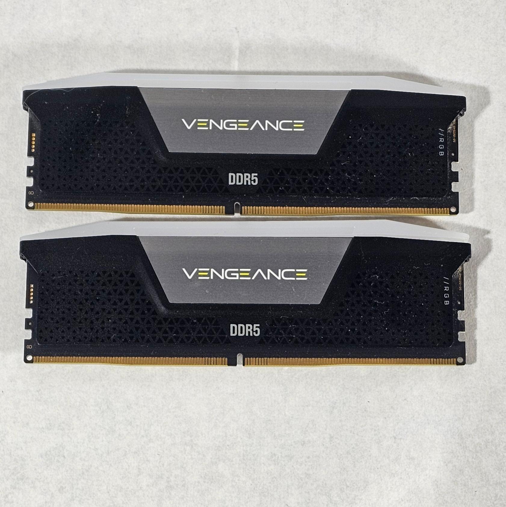 32GB DDR5 (2x16GB) RGB CL32 6400MT/s Corsair Vengeance