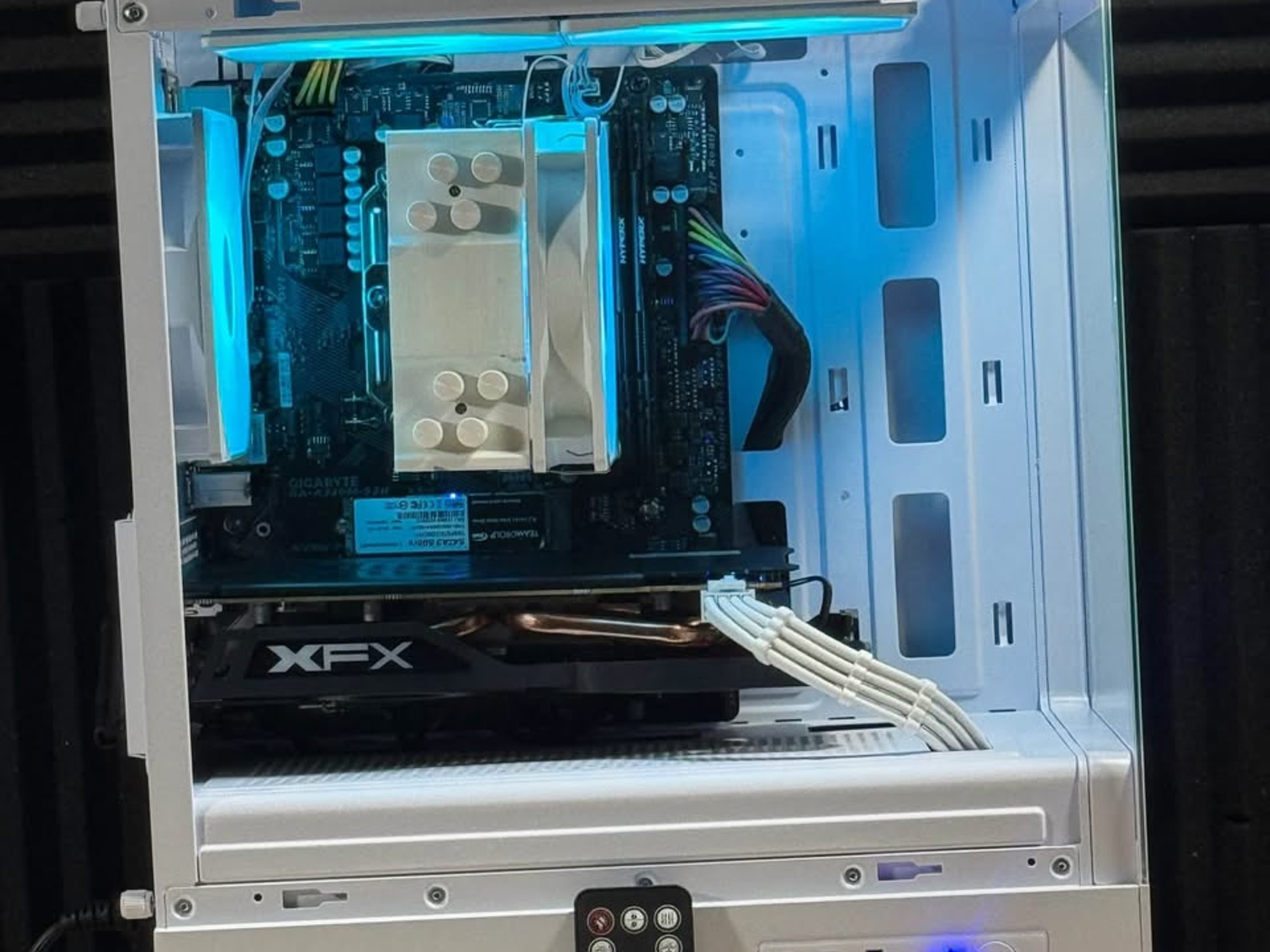 🔥 Gaming PC | RX 570 | Ryzen 3 2300X | 16GB RAM | 512GB SSD | WiFi + BT