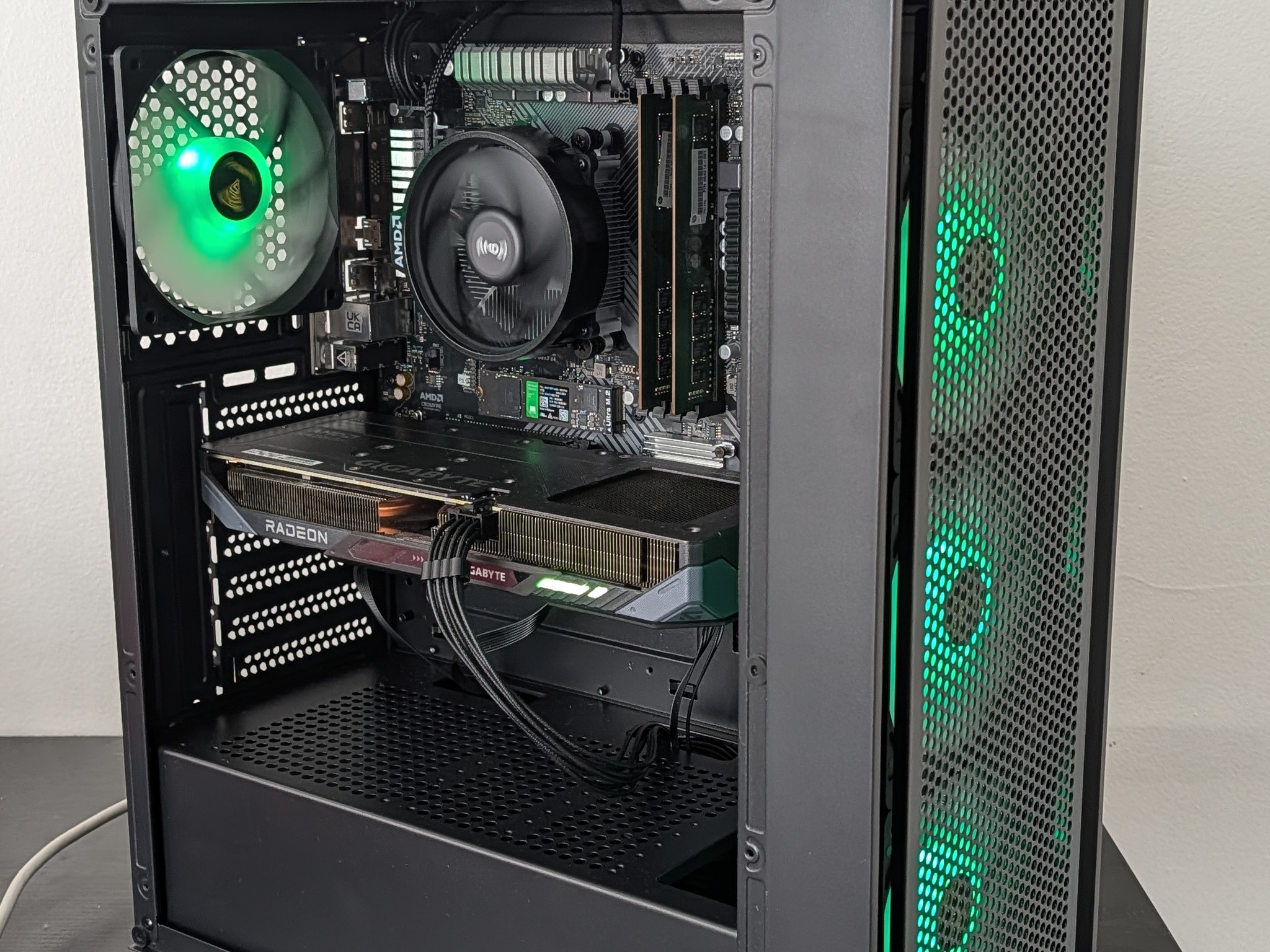 RX 9060 XT 8GB | Ryzen 5 5500 | 32GB DDR4 | 1TB NVME M2 SSD | Wi-Fi Bluetooth | Custom Gaming PC