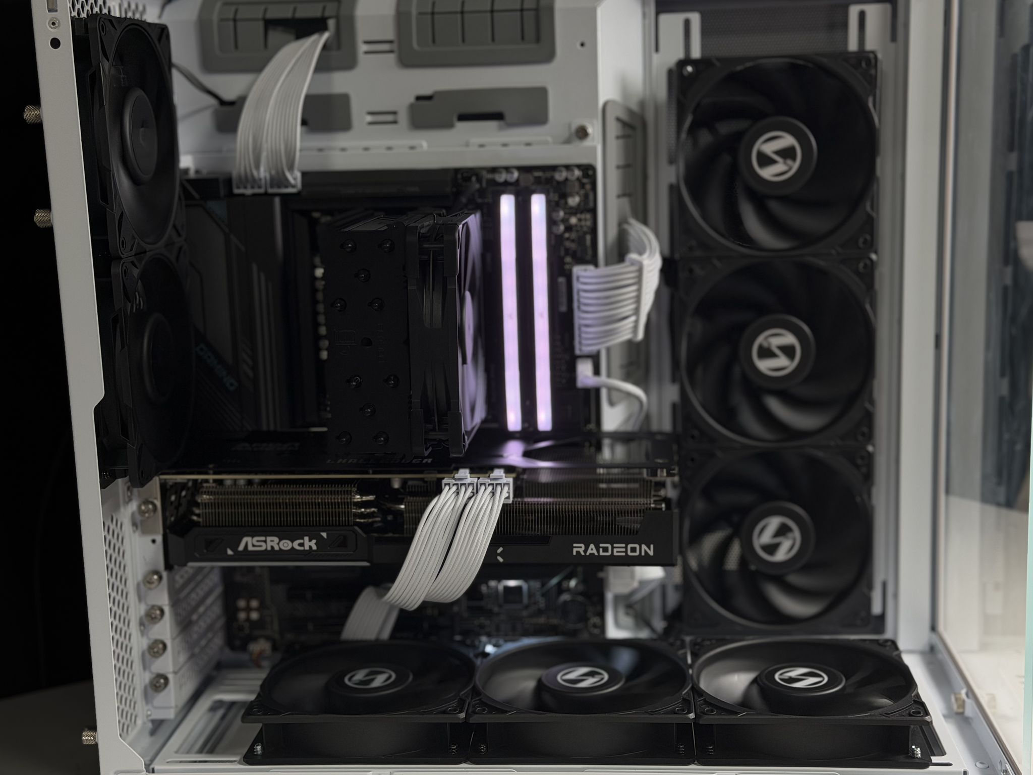 🐼 RX 9070 XT • Ryzen 7 9800X3D • 32GB DDR5 • 2TB NVMe
